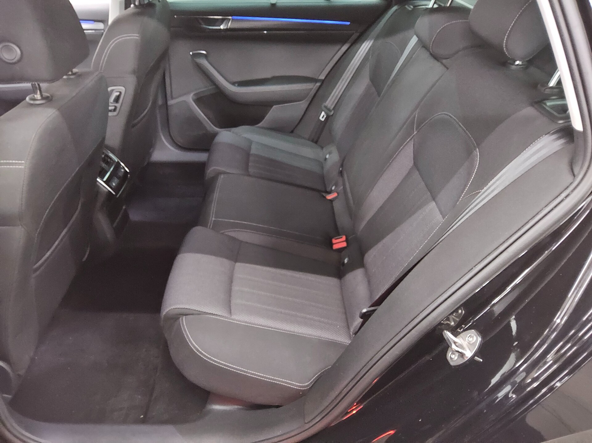 Skoda Superb Kombi 2.0 TDI Style Navi LED AID ACC Shz 13