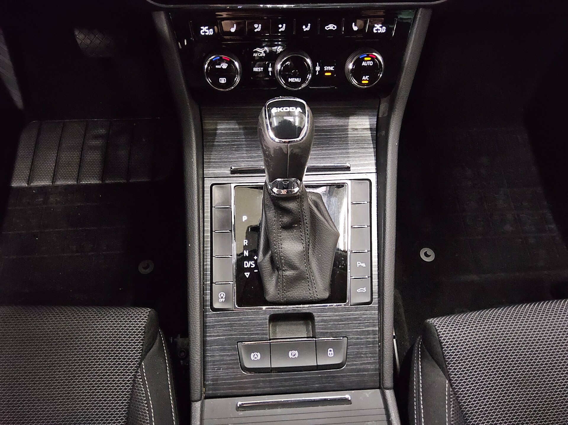 Skoda Superb Kombi 2.0 TDI Style Navi LED AID ACC Shz 6