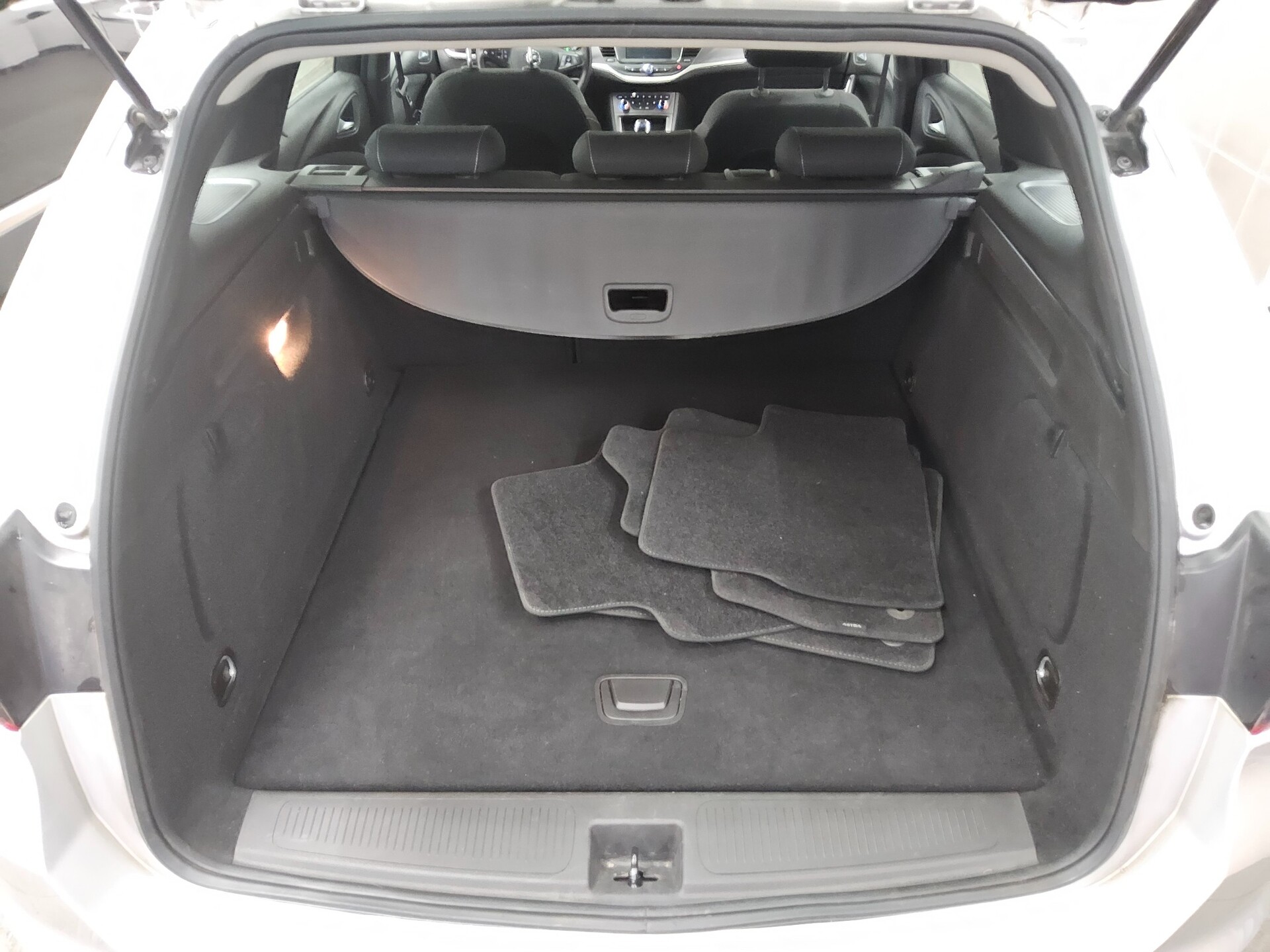 Opel Astra ST 1.2 Turbo Business Ed. Navi LED PDC Shz 11