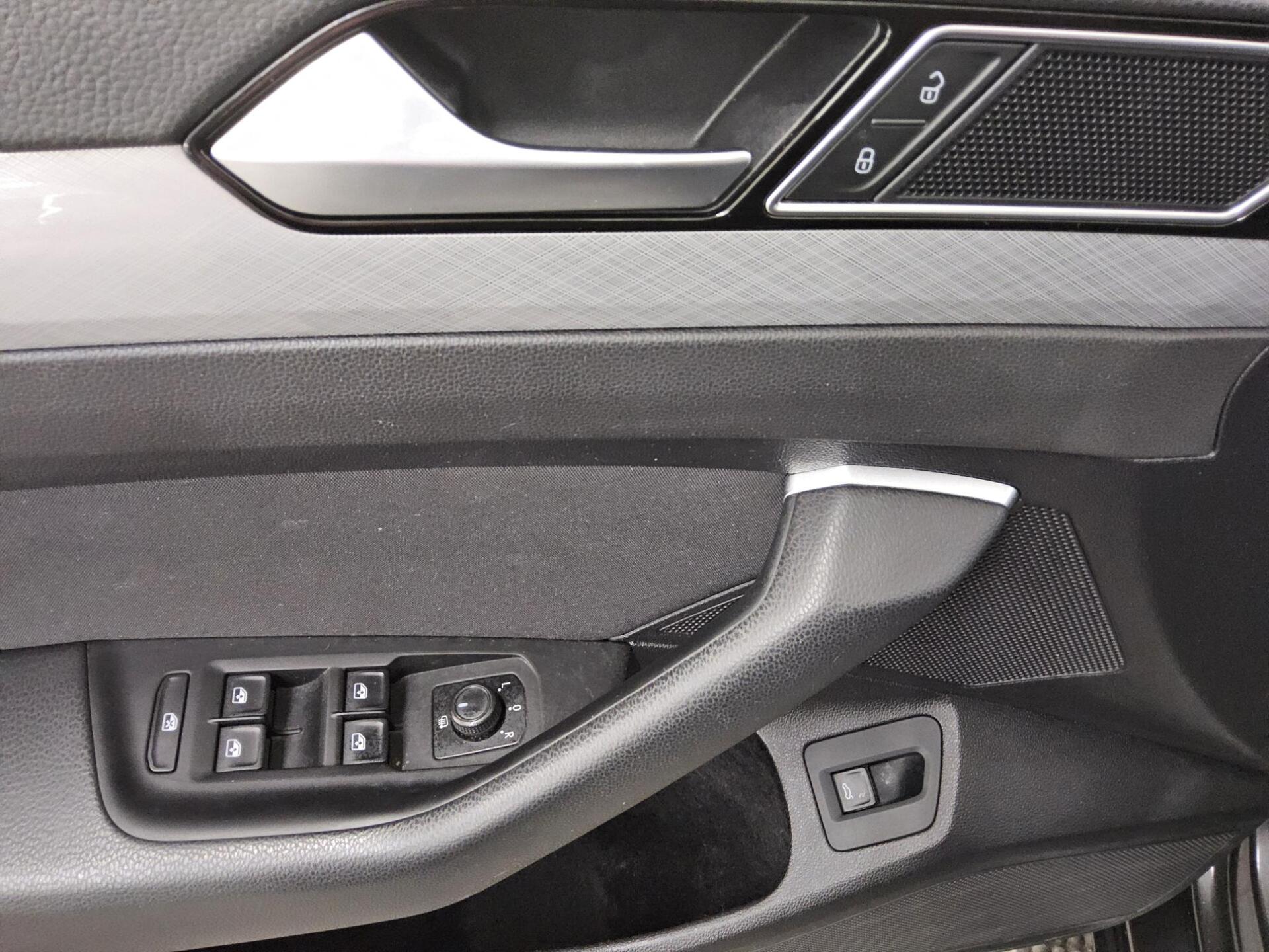 Volkswagen Passat Var. 2.0 TDI Business Navi LED Shz AHK 9