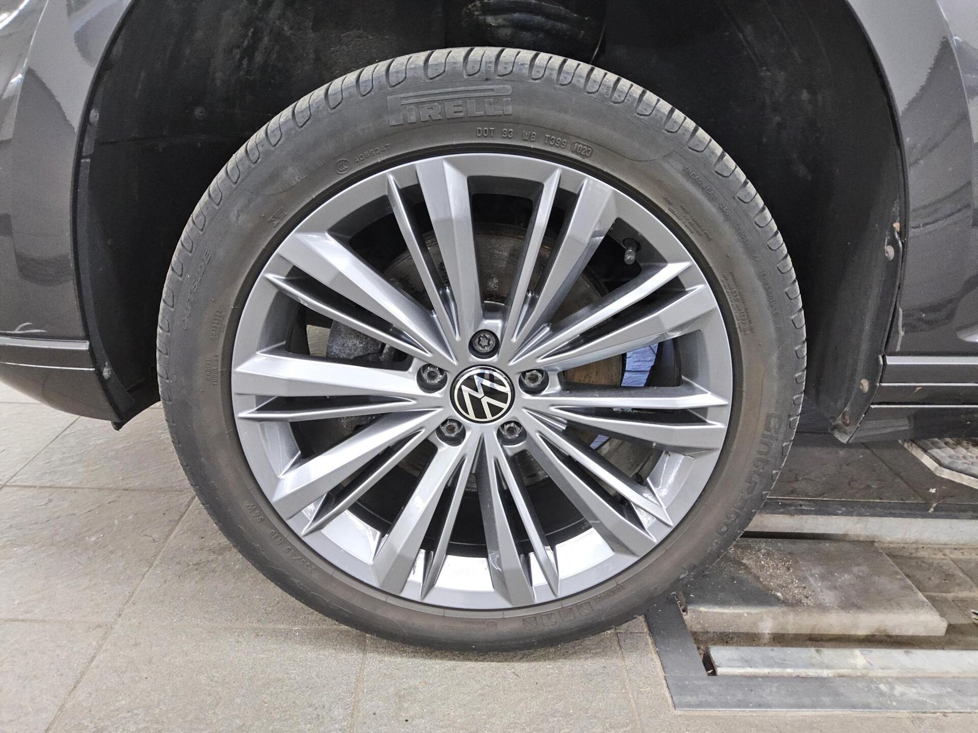 Volkswagen Passat Var. 2.0 TDI Business Navi LED Shz AHK 10