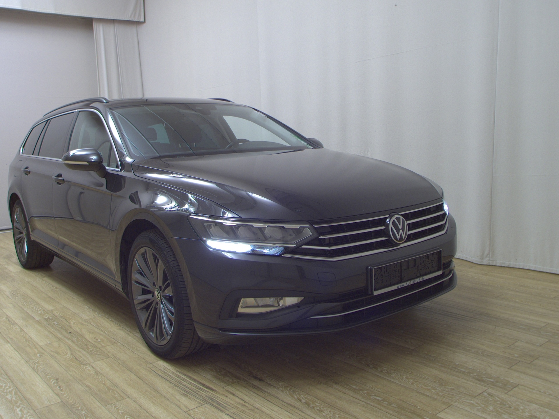 Volkswagen Passat Var. 2.0 TDI Business Navi LED Shz AHK 3
