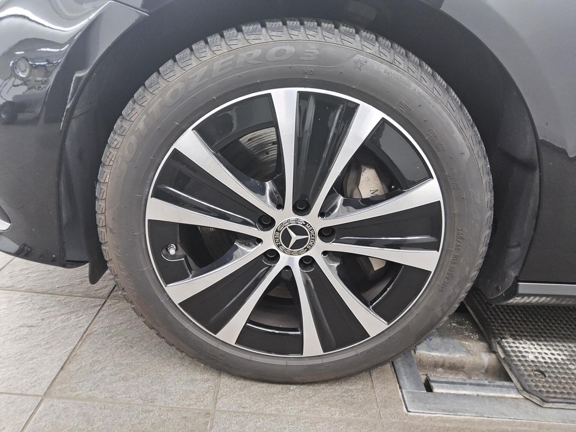 Mercedes-Benz E 300 T de Avantgarde Navi Widescreen LED 360° 11