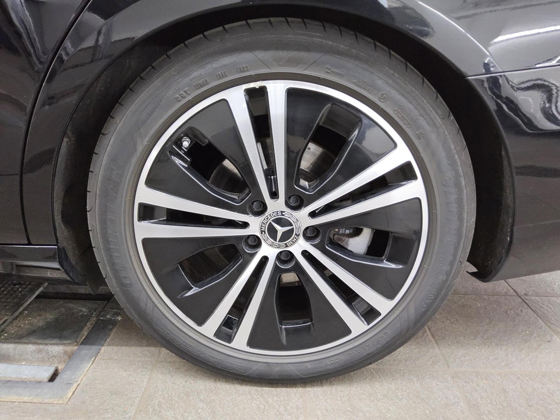 Mercedes-Benz E 220 T d Avantgarde Navi MB-LED HuD AHK RFK 11