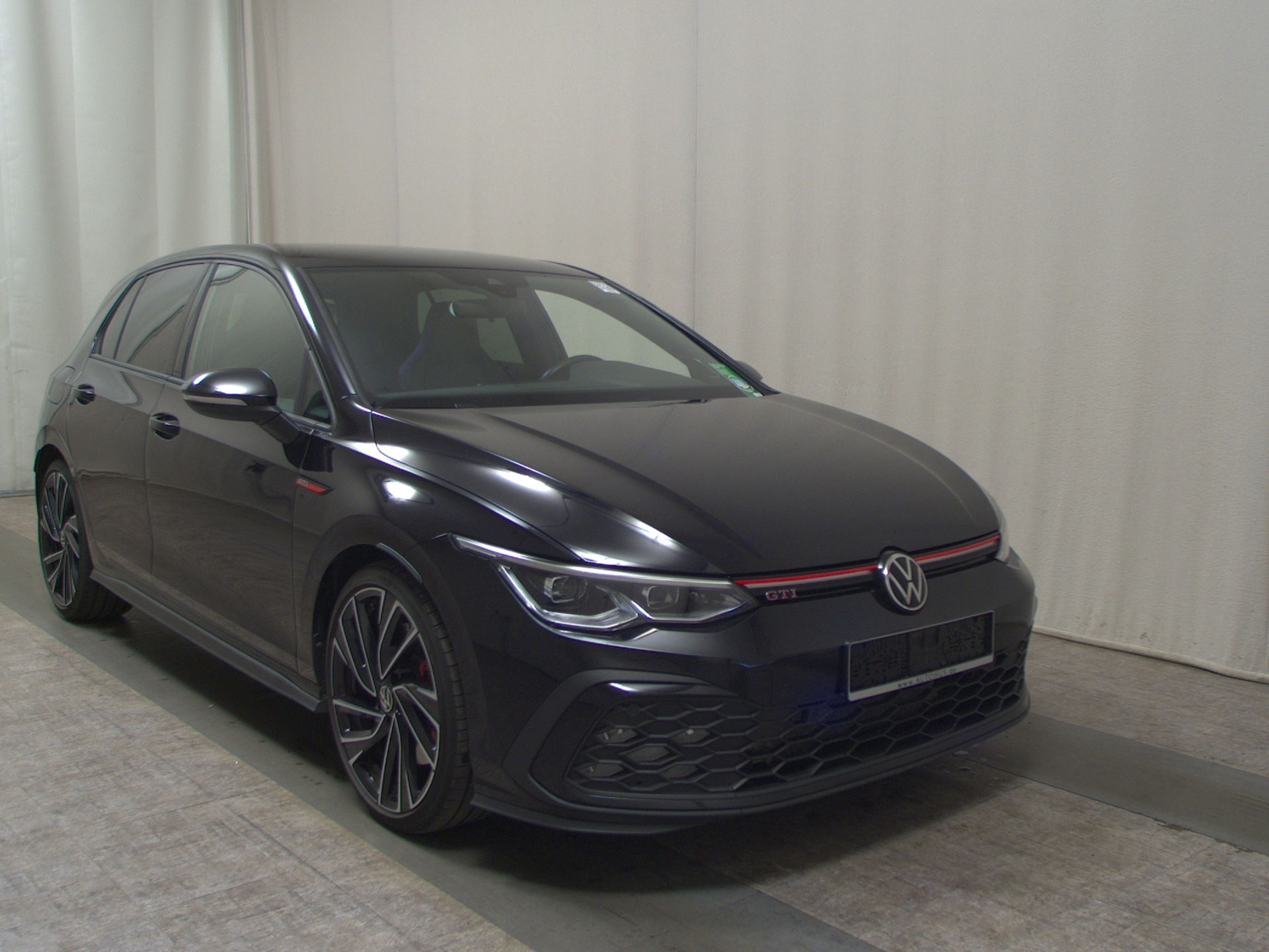 Volkswagen Golf-8 2.0 TSI GTI Leder Navi LED AID H/K AHK 3