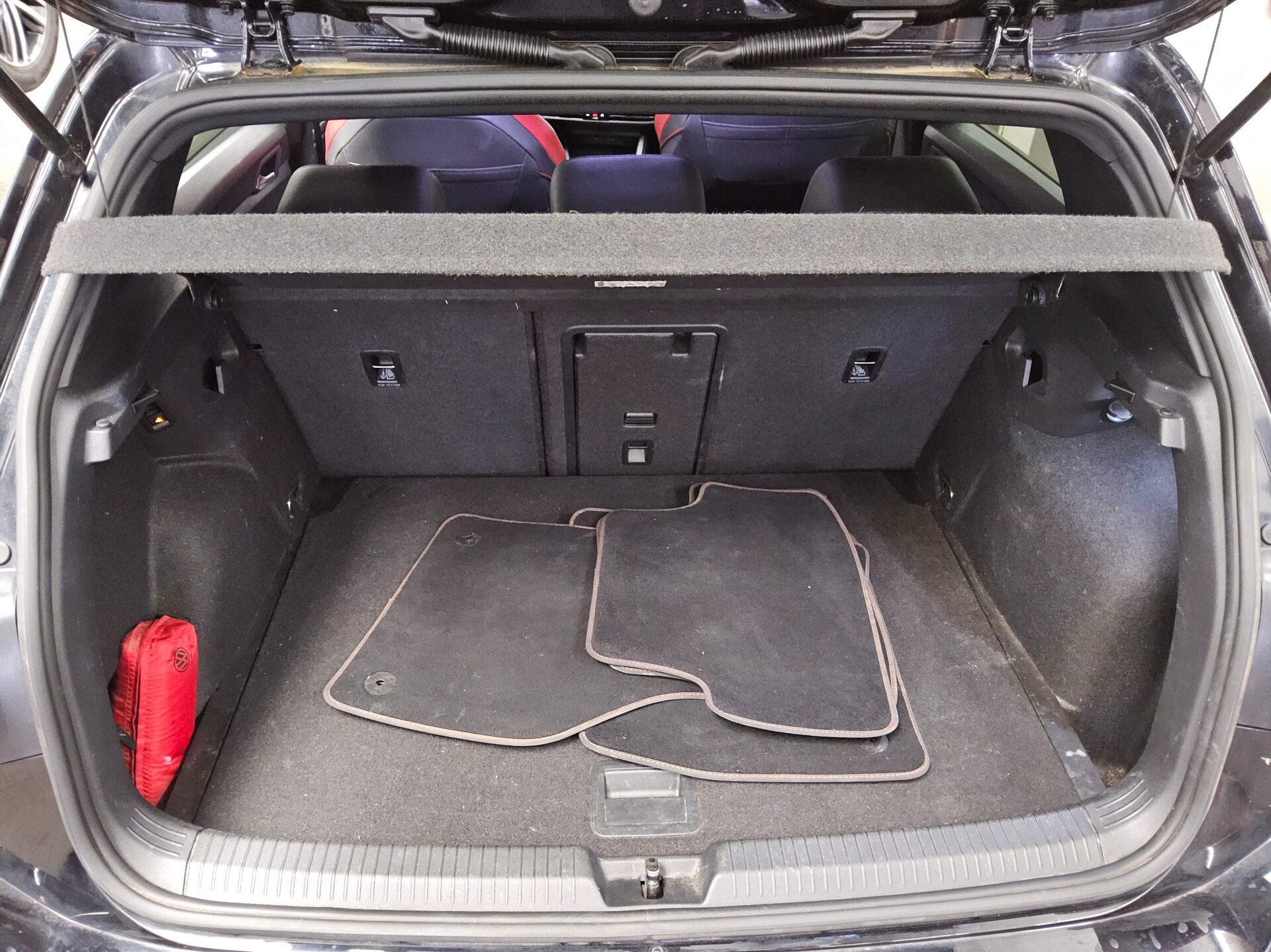 Volkswagen Golf-8 2.0 TSI GTI Leder Navi LED AID H/K AHK 13