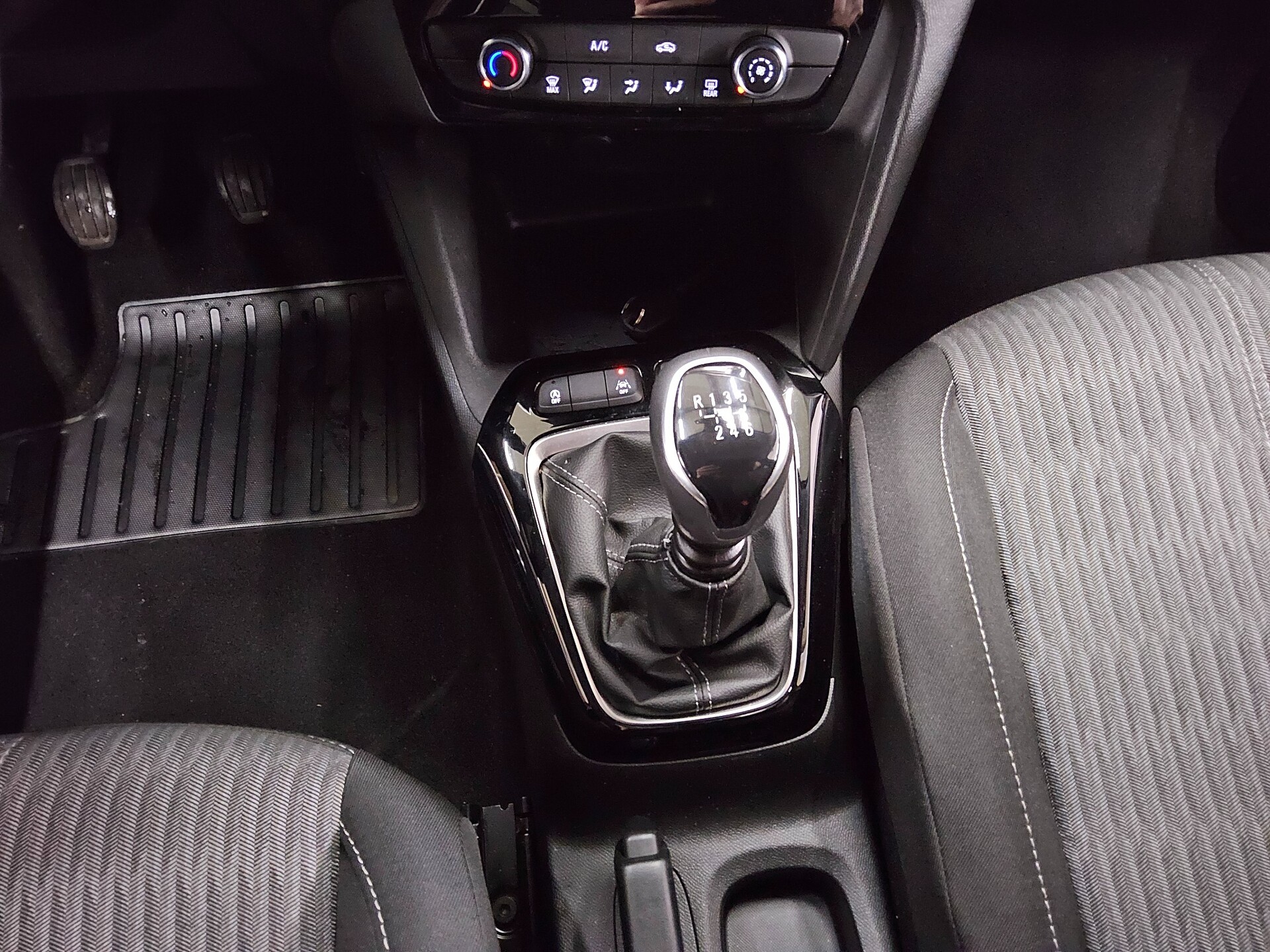 Opel Corsa 1.2 Edition PDC DAB Klima Tempomat 6