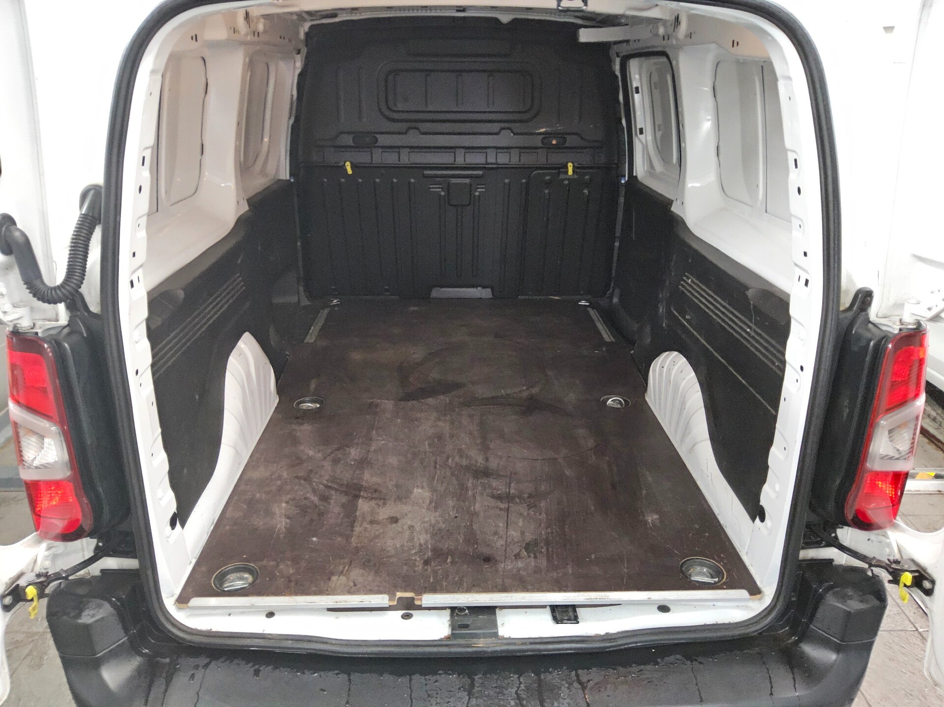 Peugeot Partner L2 1.5 BlueHDI 3-Sitze Navi PDC Tempomat 11