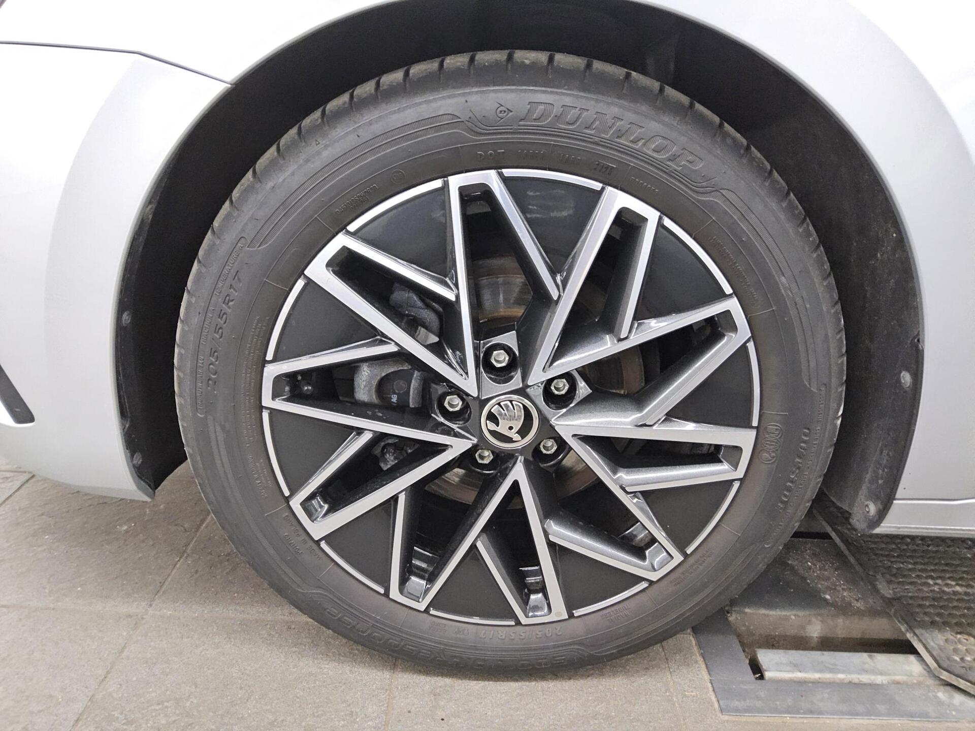 Skoda Octavia Kombi 2.0 TDI Ambition Navi LED Shz RFK 11