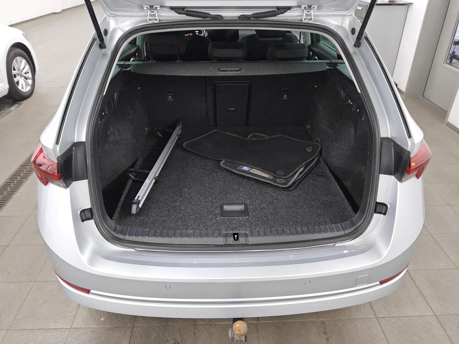 Skoda Octavia Kombi 2.0 TDI Ambition Navi LED Shz RFK 12