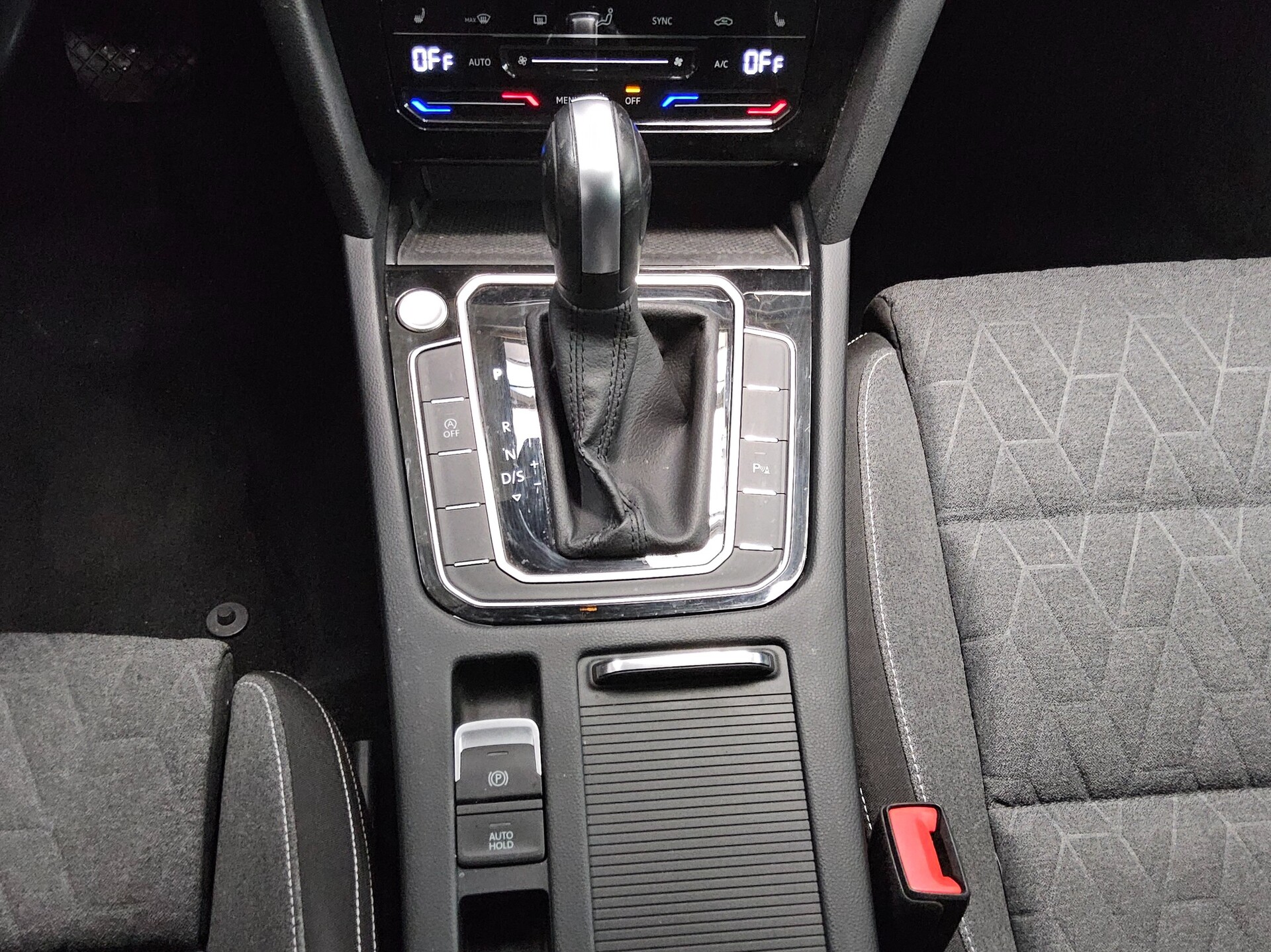 Volkswagen Passat Var. 2.0 TDI Business Navi AID RfK AHK 6