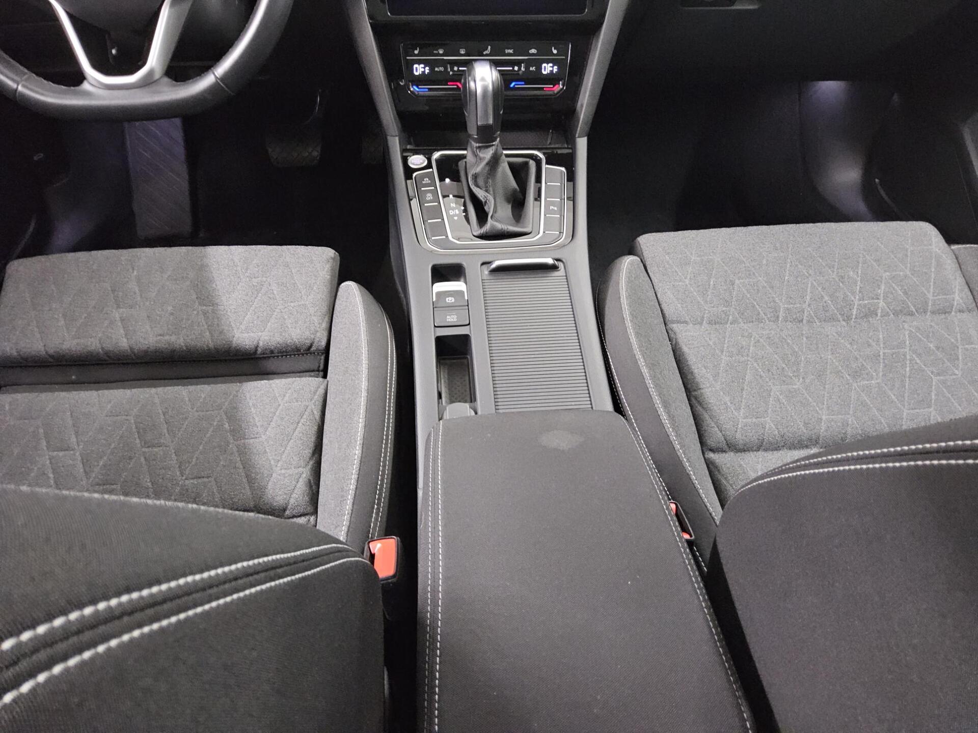 Volkswagen Passat Var. 2.0 TDI Business Navi LED AID Pano 6