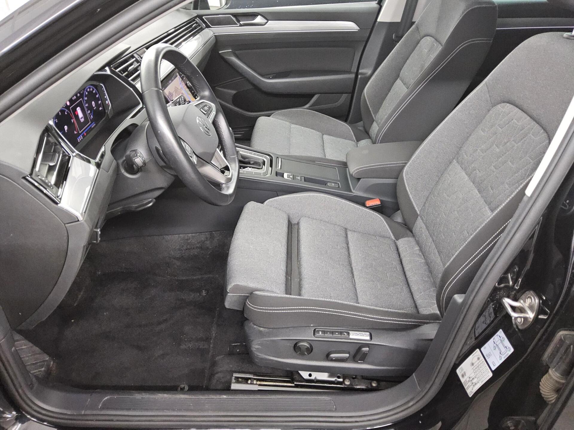 Volkswagen Passat Var. 2.0 TDI Business Navi LED AID Pano 9