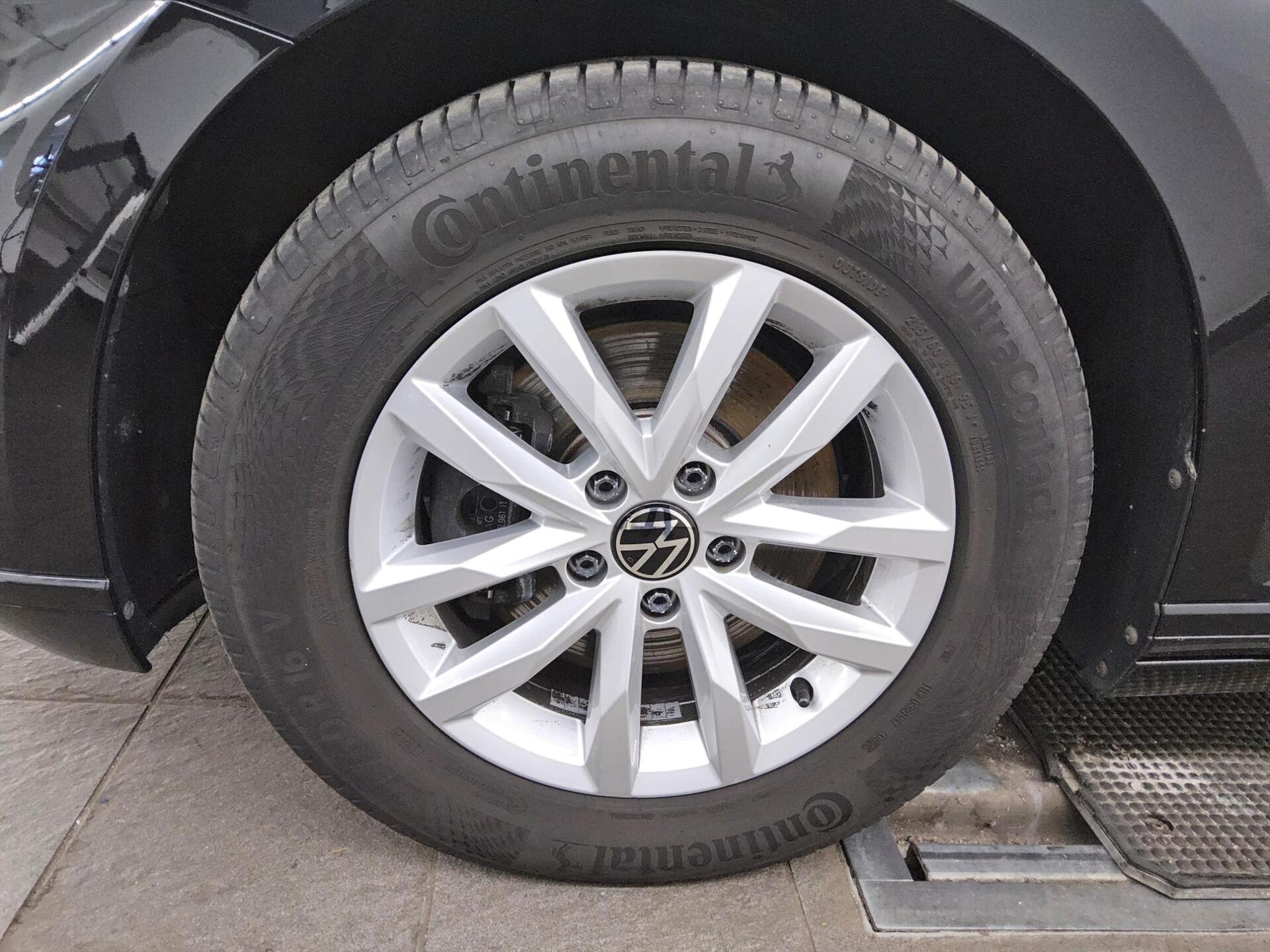 Volkswagen Passat Var. 2.0 TDI Business Navi LED AID Pano 11