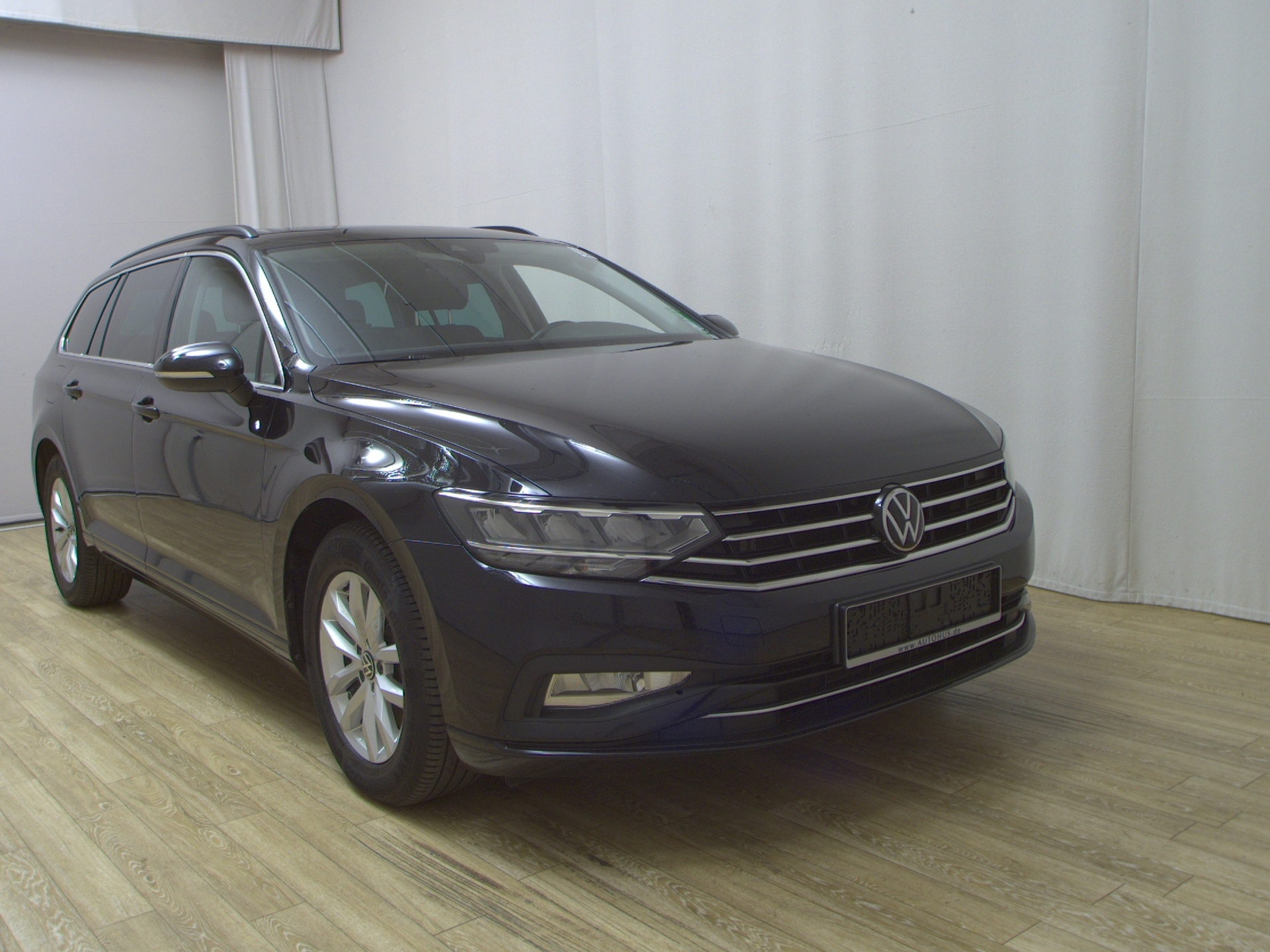 Volkswagen Passat Var. 2.0 TDI Business Navi LED AID Pano 3