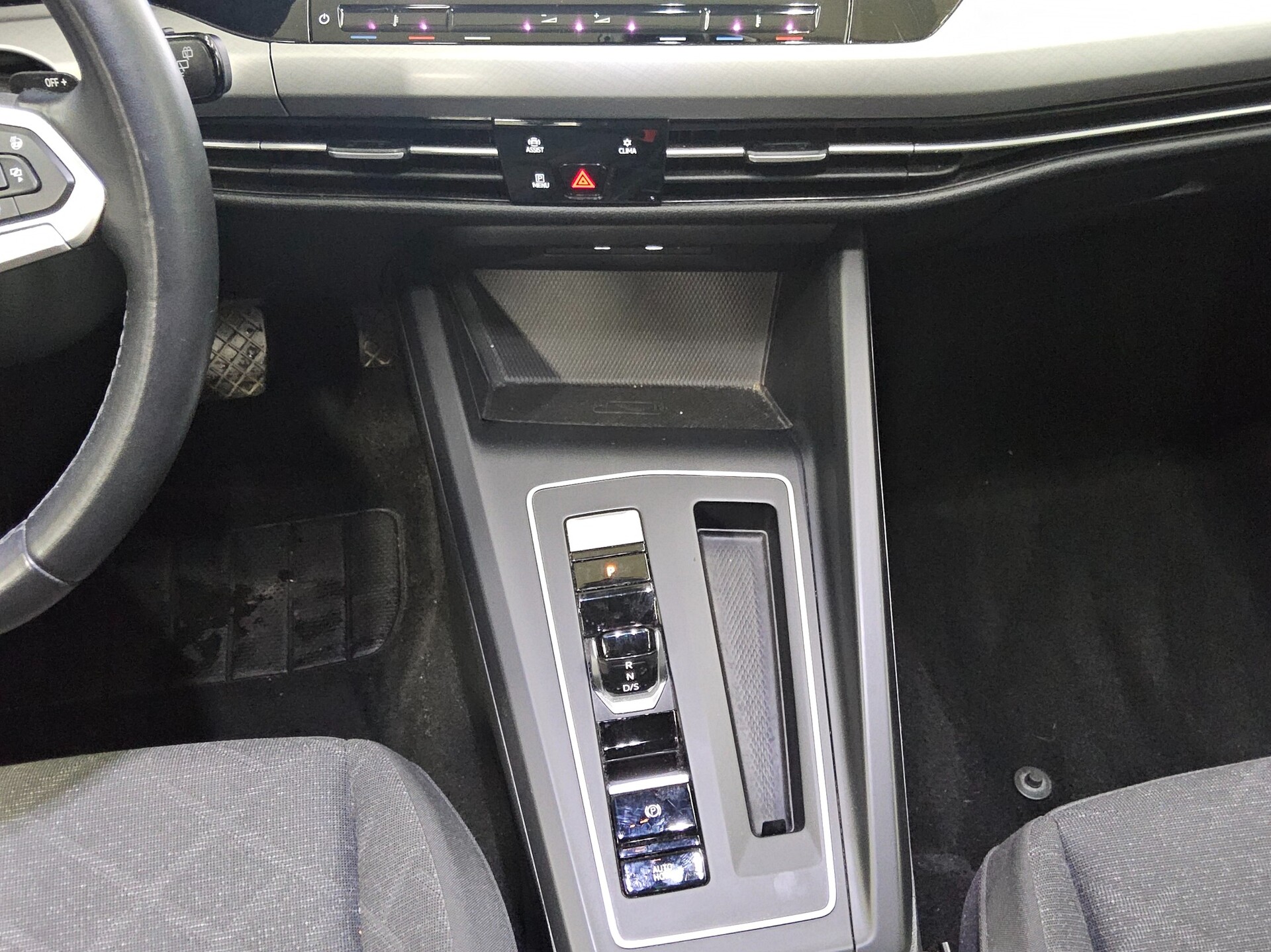 Volkswagen Golf-8 Var. 2.0 TDI Life Navi LED DC ACC PDC Shz 7