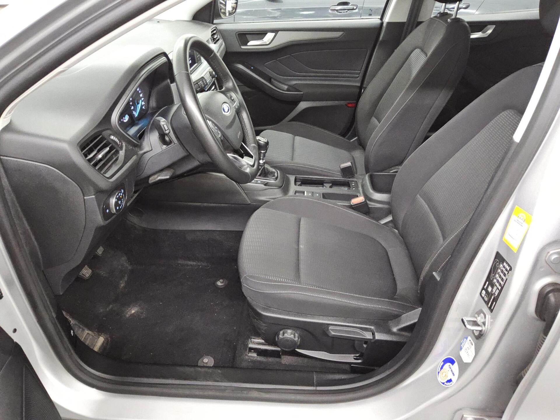 Ford Focus Turnier 1.5 EB Trend LED Tempomat AHK 8