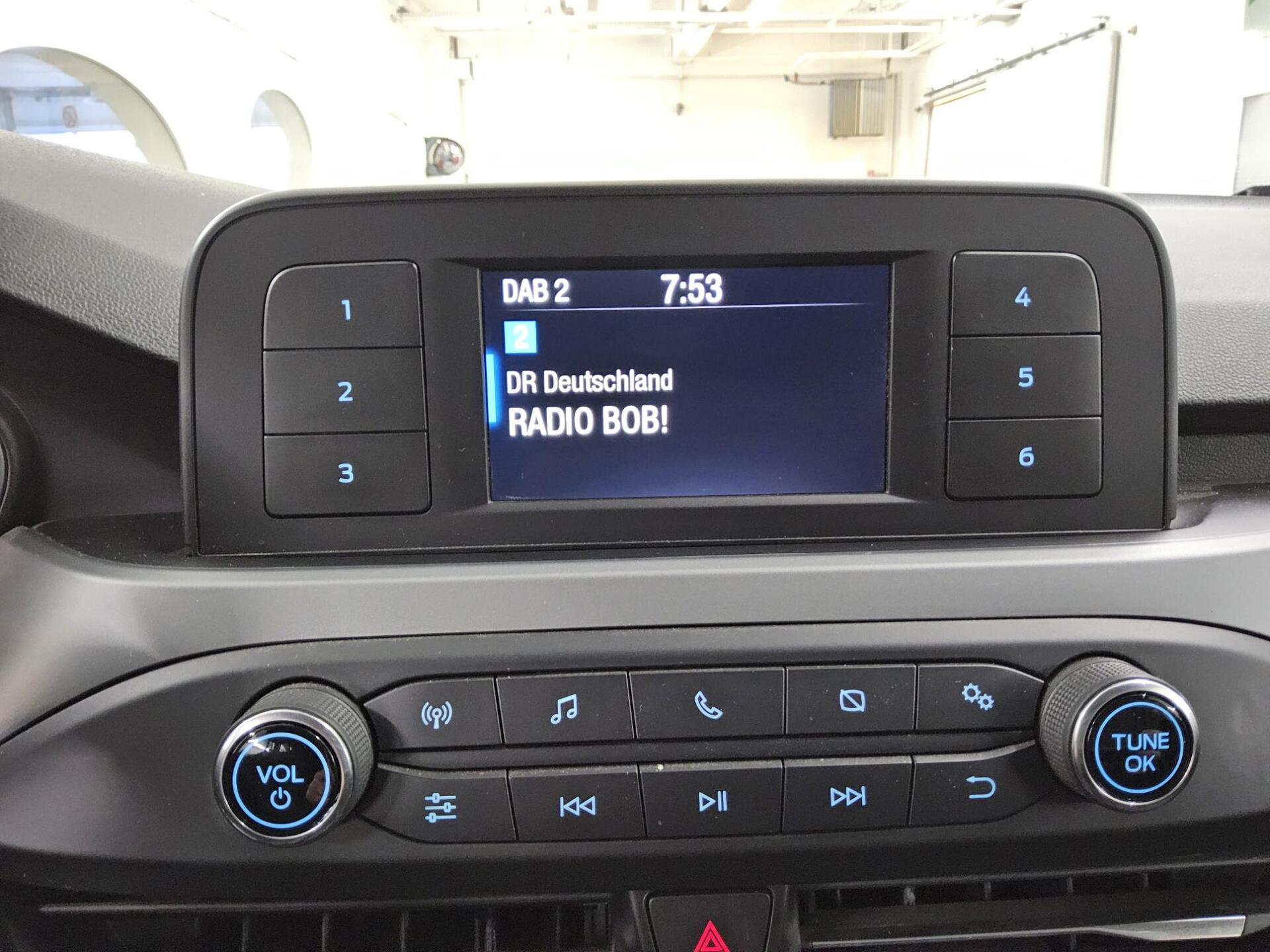 Ford Focus Turnier 1.5 EB Trend LED Tempomat AHK 7