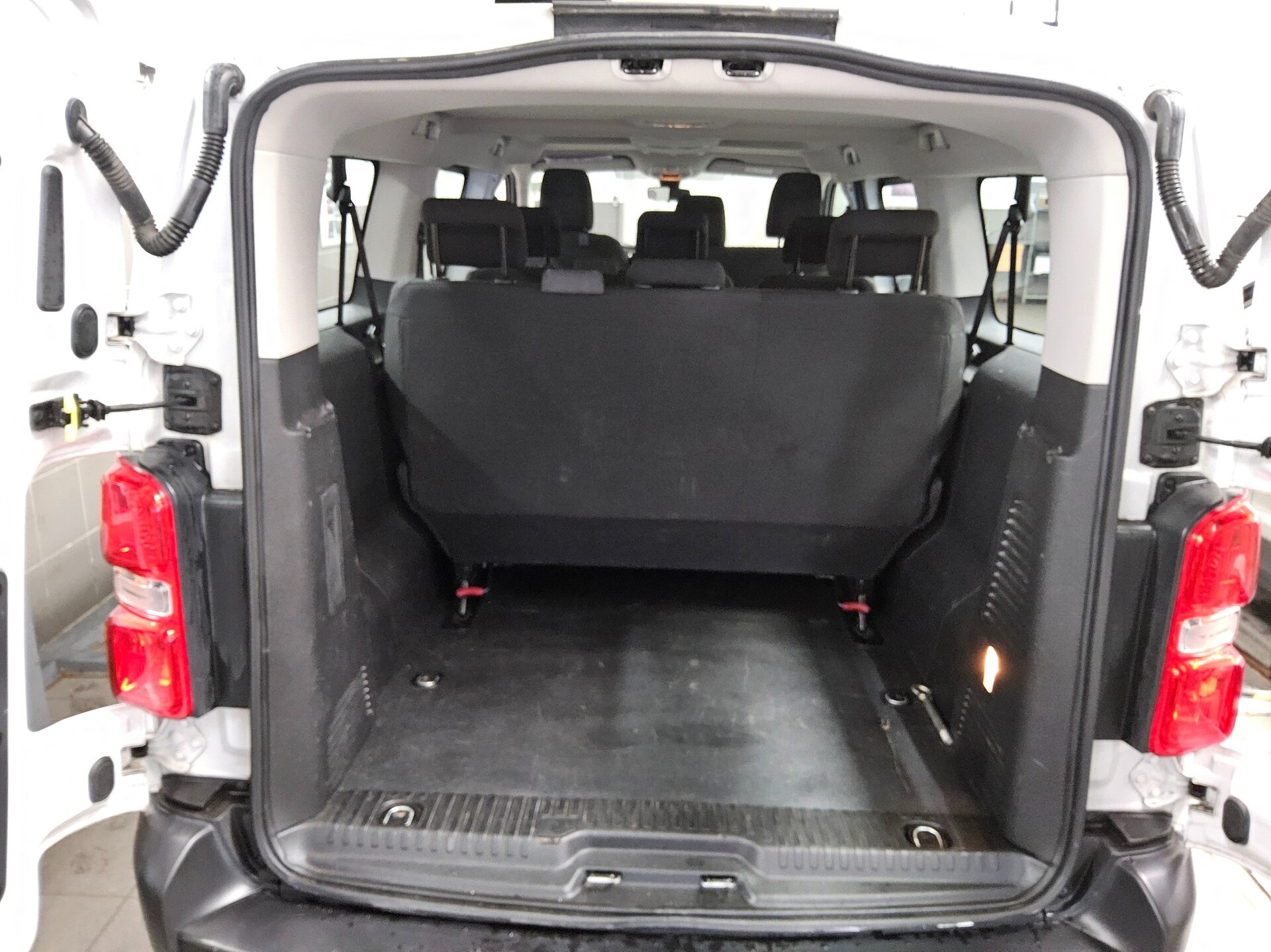 Toyota Proace 2.0 D-4D L2 Comfort 9-Sitze Navi 10