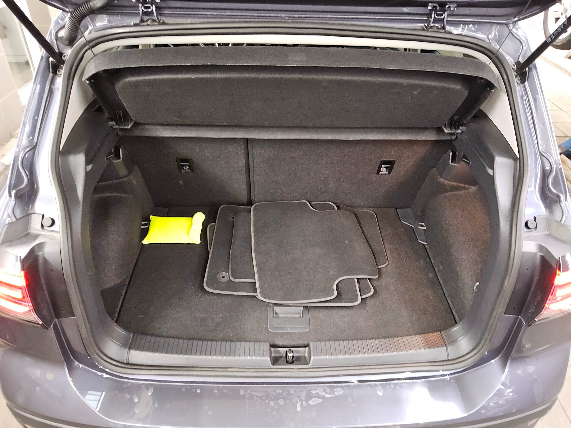 Volkswagen T-Cross 1.0 TSI Life LED SHZ DC 12