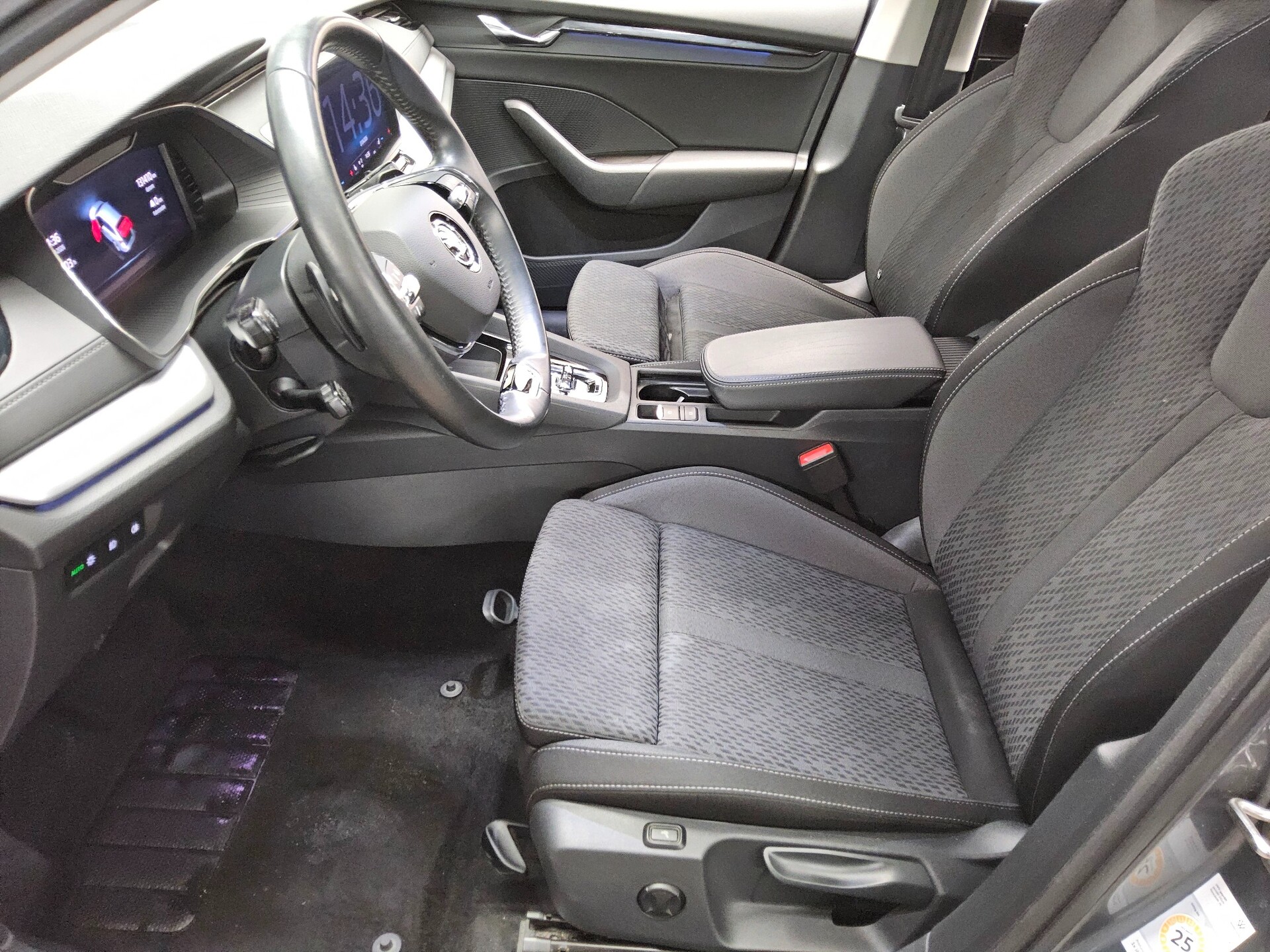 Skoda Octavia Kombi 2.0 TDI Ambition Navi LED vc RfK 9