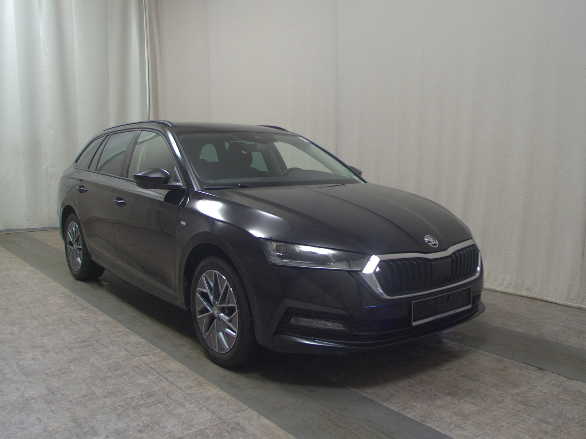 Skoda Octavia Kombi 2.0 TDI Ambition Navi LED+ vc AHK 3