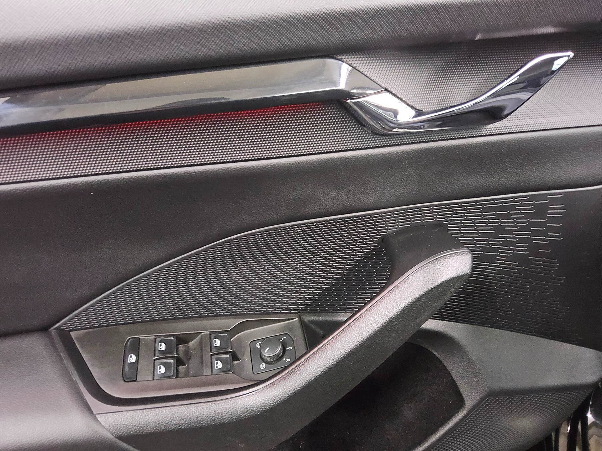 Skoda Octavia Kombi 2.0 TDI Ambition Navi LED+ vc AHK 10