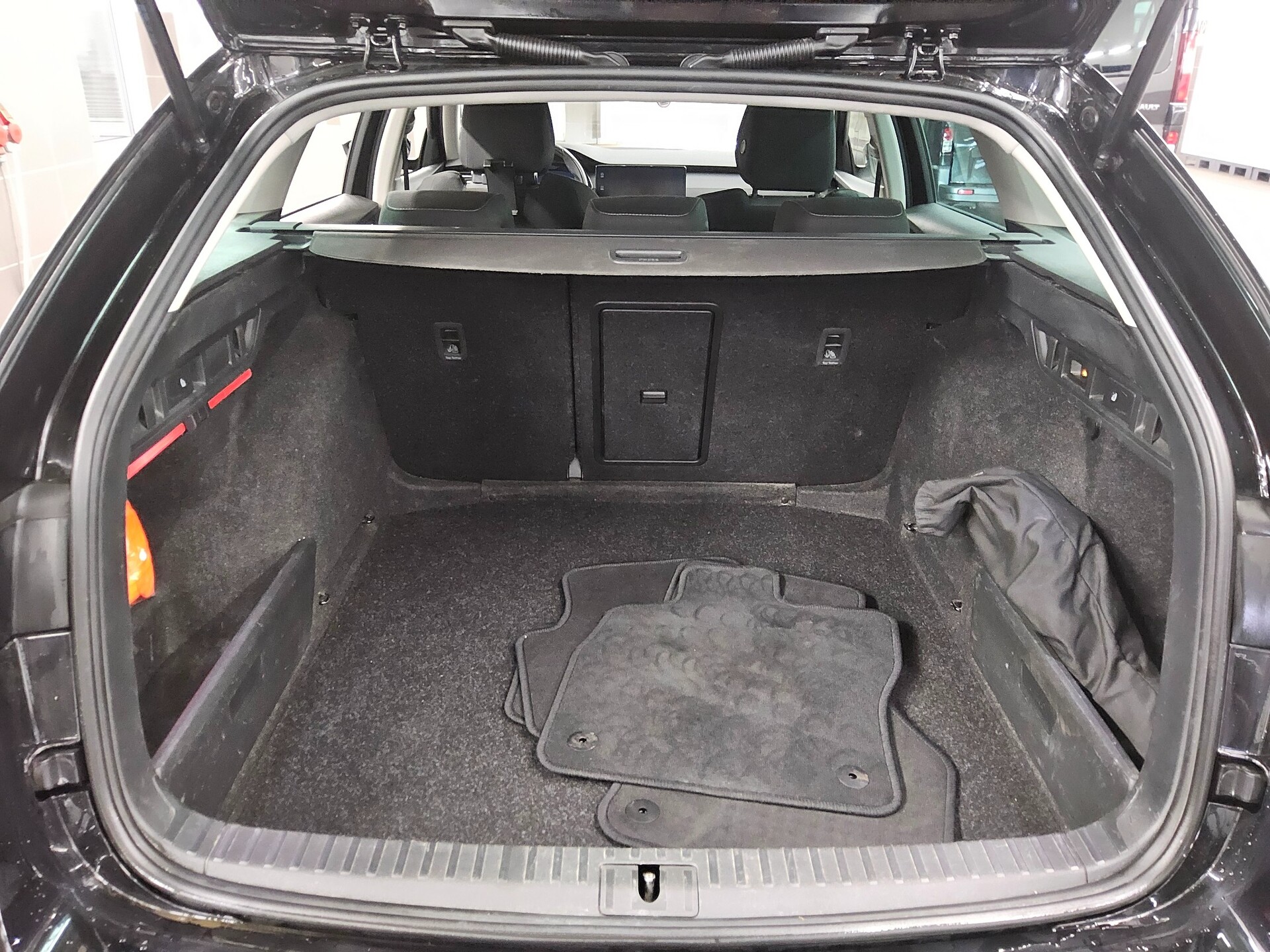 Skoda Octavia Kombi 2.0 TDI Ambition Navi LED+ vc AHK 12