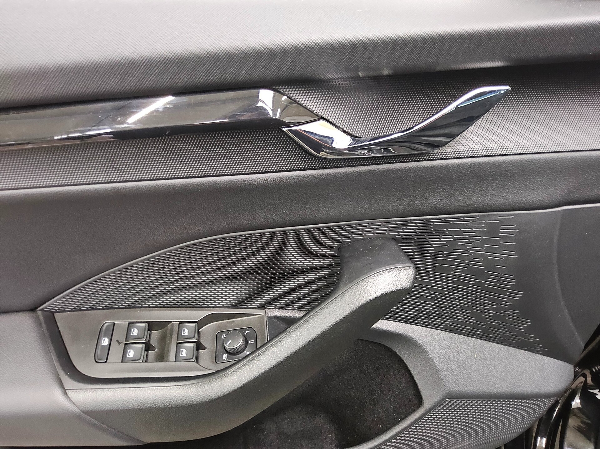 Skoda Octavia Kombi 2.0 TDI Ambition Navi LED vc AHK 10