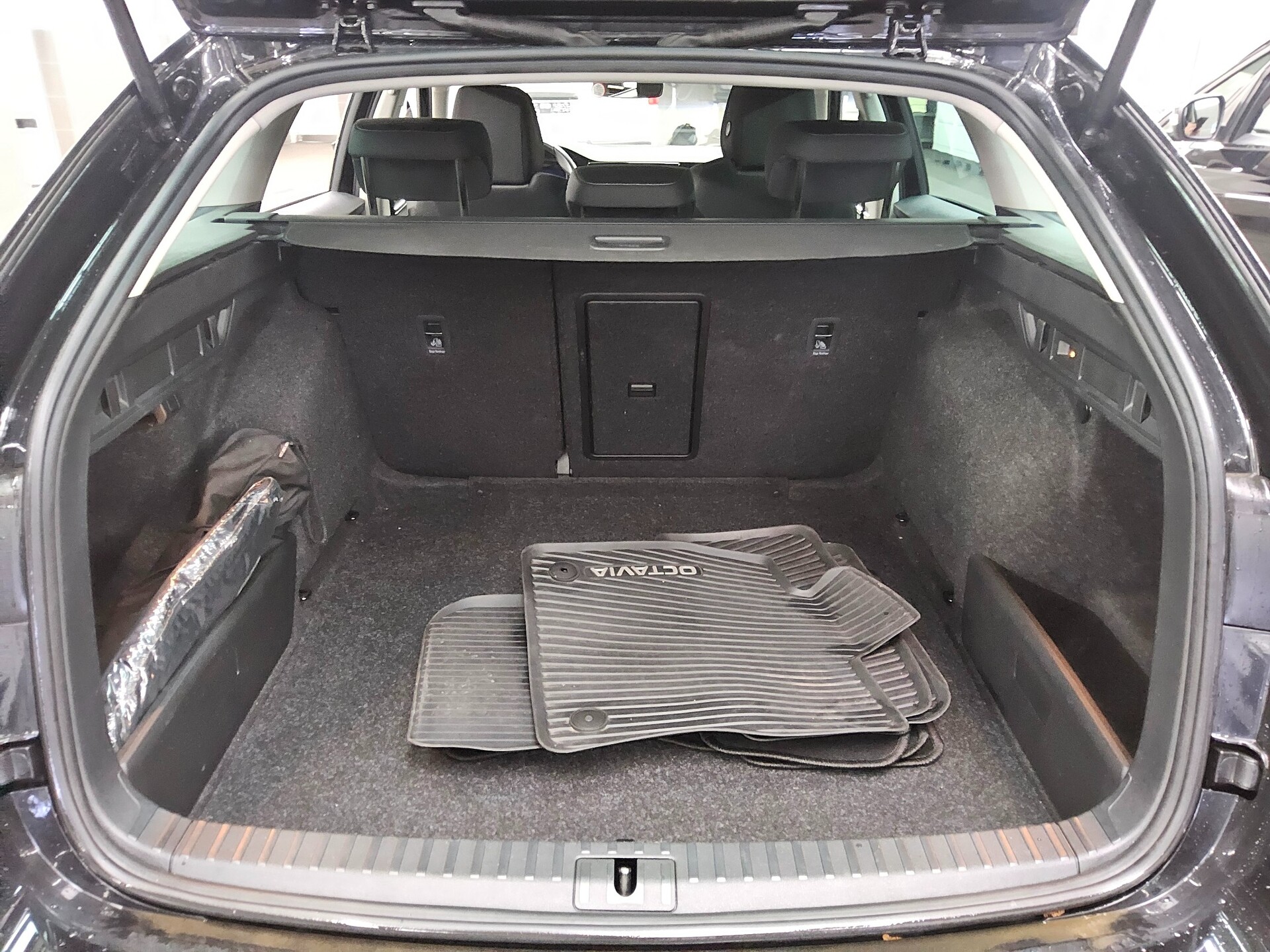 Skoda Octavia Kombi 2.0 TDI Ambition Navi LED vc AHK 12