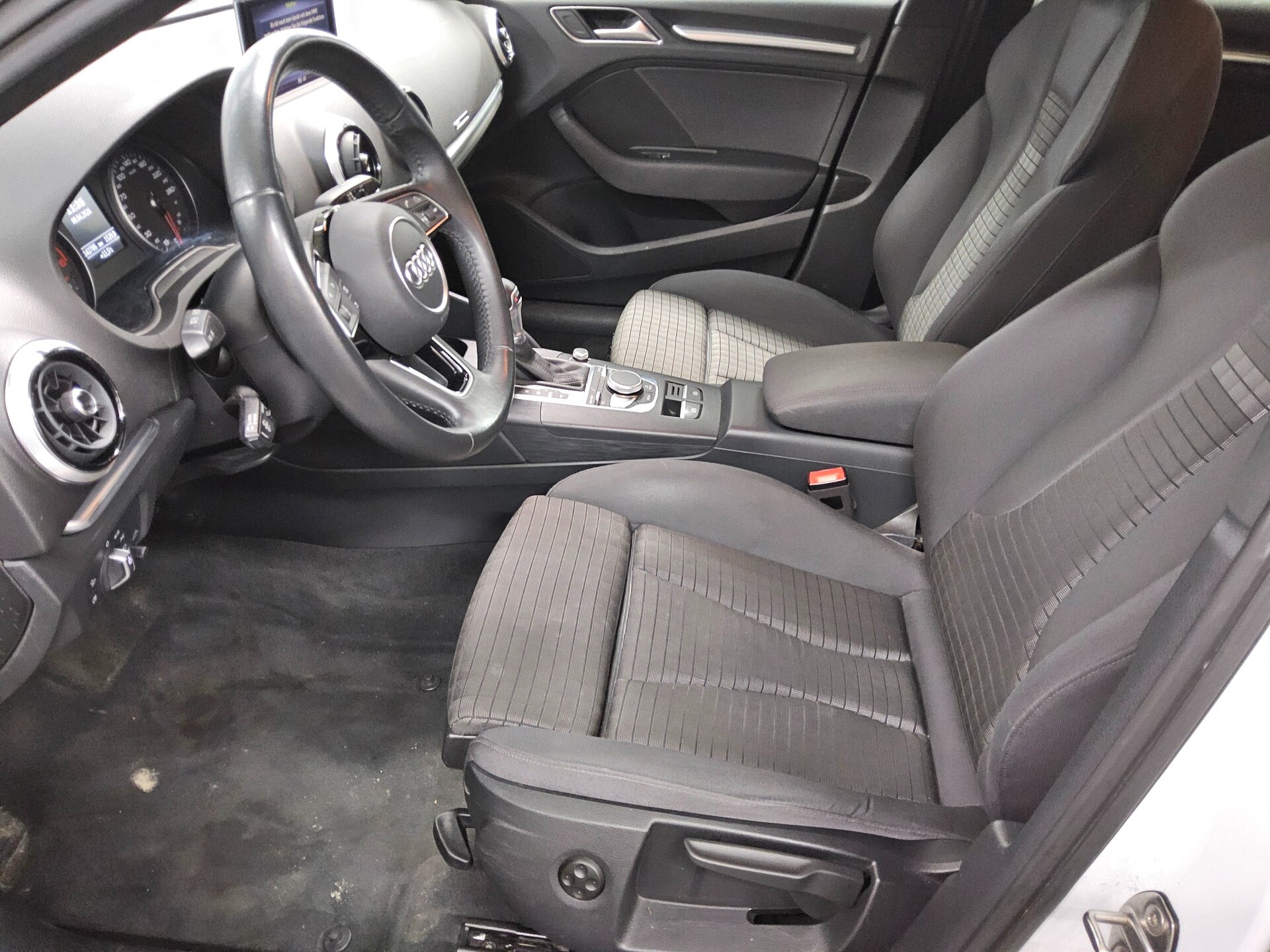 Audi A3 Sportback 35 TDI sport S-Line Nav LED Shz AHK 8