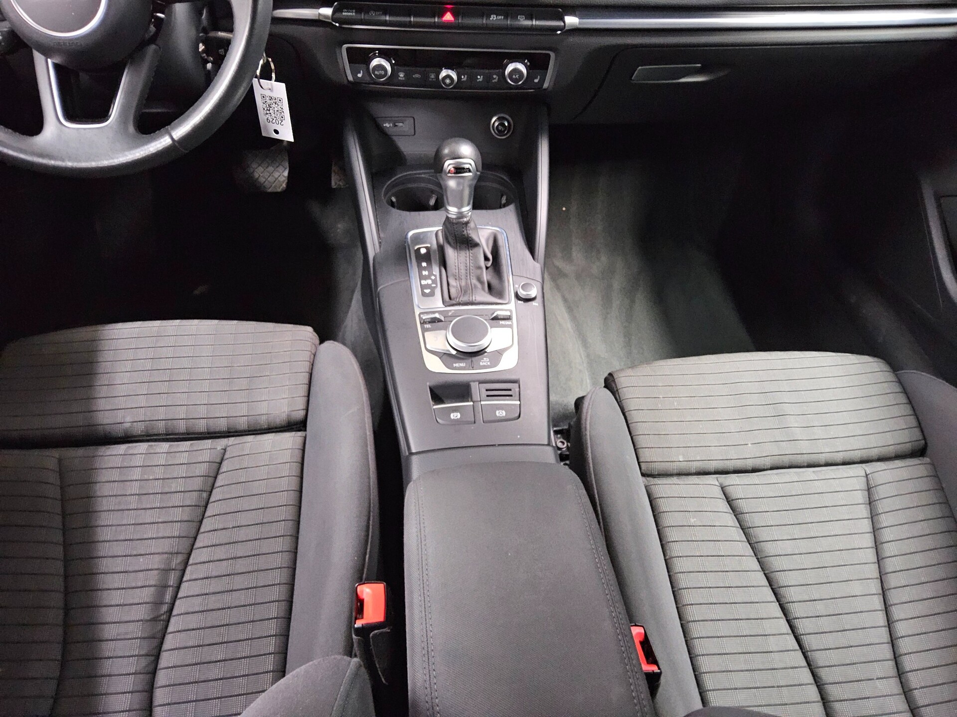 Audi A3 Sportback 35 TDI sport S-Line Nav LED Shz AHK 6