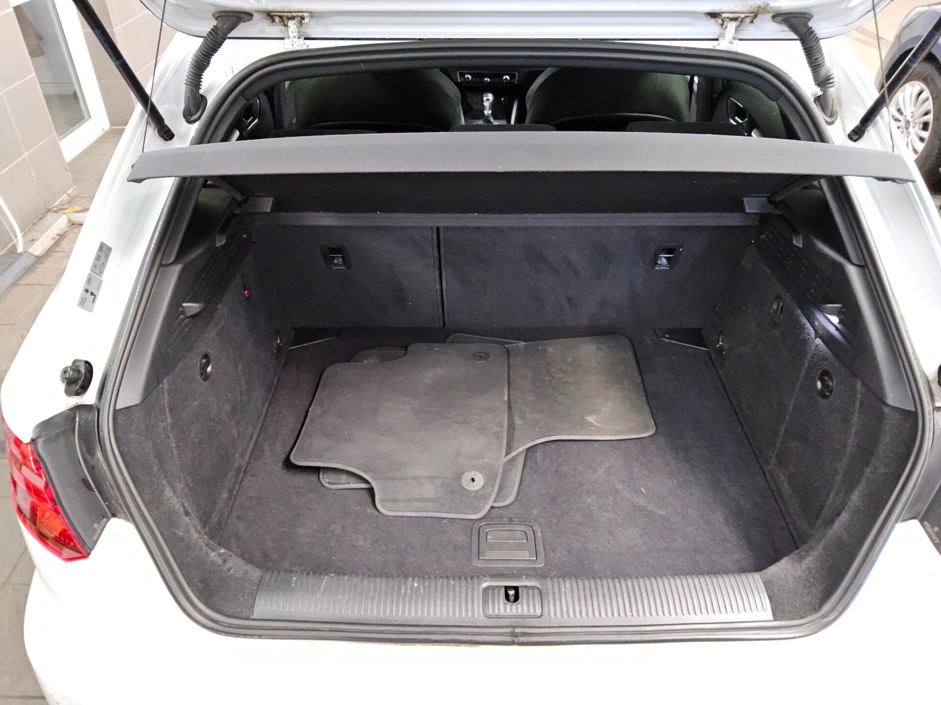 Audi A3 Sportback 35 TDI sport S-Line Nav LED Shz AHK 11