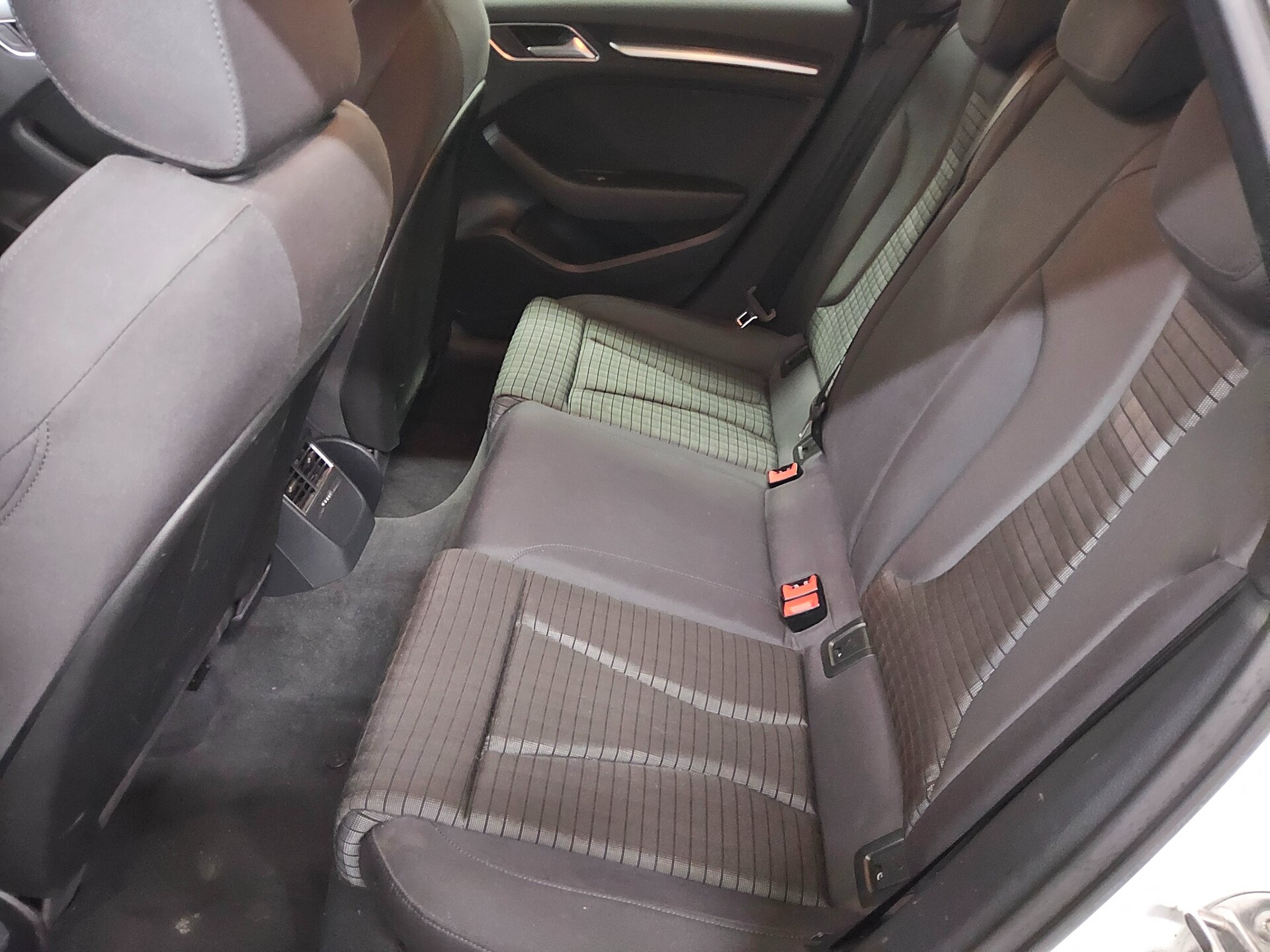 Audi A3 Sportback 35 TDI sport S-Line Nav LED Shz AHK 13