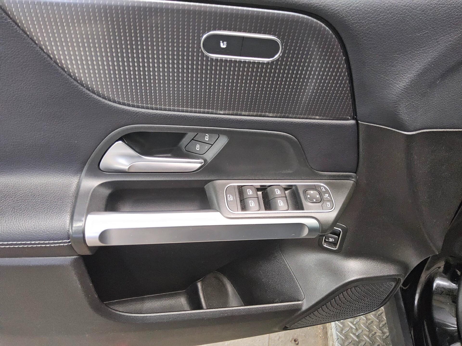 Mercedes-Benz GLB 200 d Progressive T-Leder Navi LED AHK RfK 10