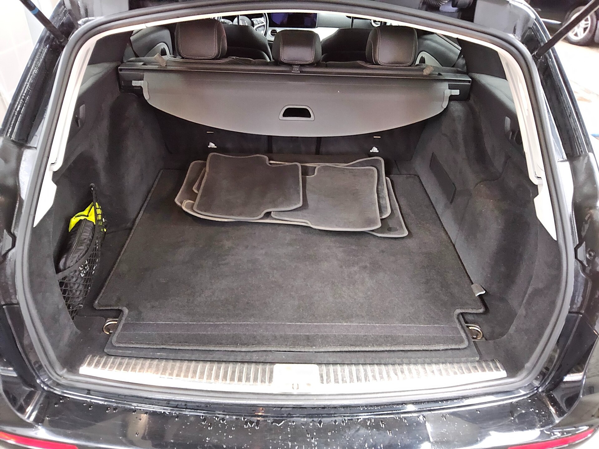 Mercedes-Benz E 220 T d Avantgarde Navi LED RfK AHK Distr.+ 12