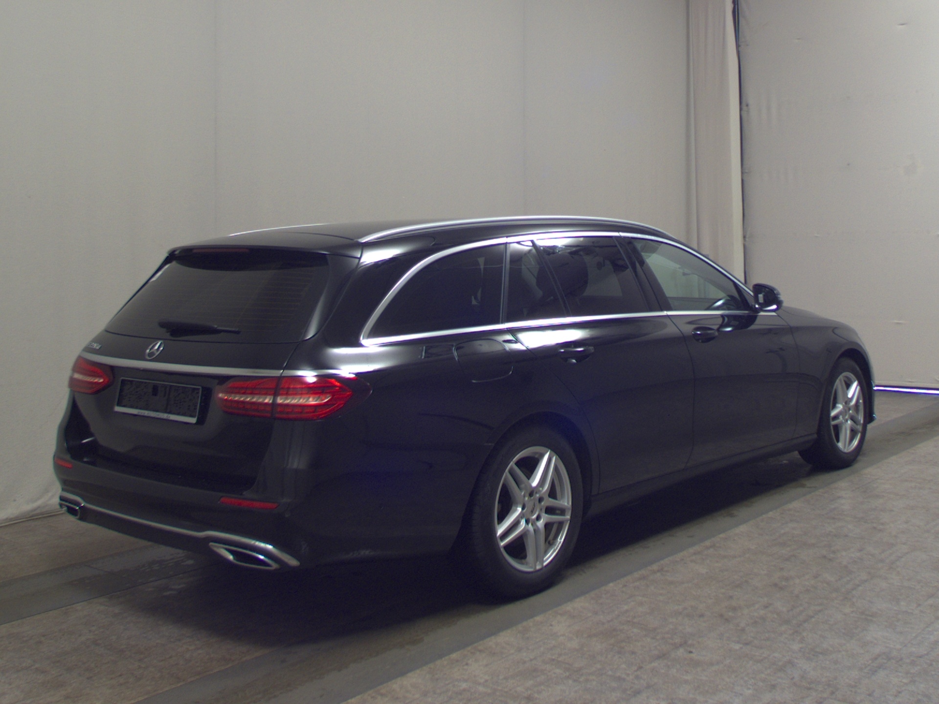 Mercedes-Benz E 220 T d Avantgarde Navi LED RfK AHK Distr.+ 4