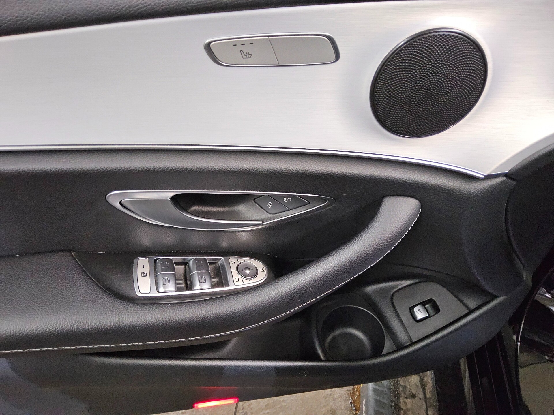 Mercedes-Benz E 220 T d Avantgarde Navi LED RfK AHK Distr.+ 10