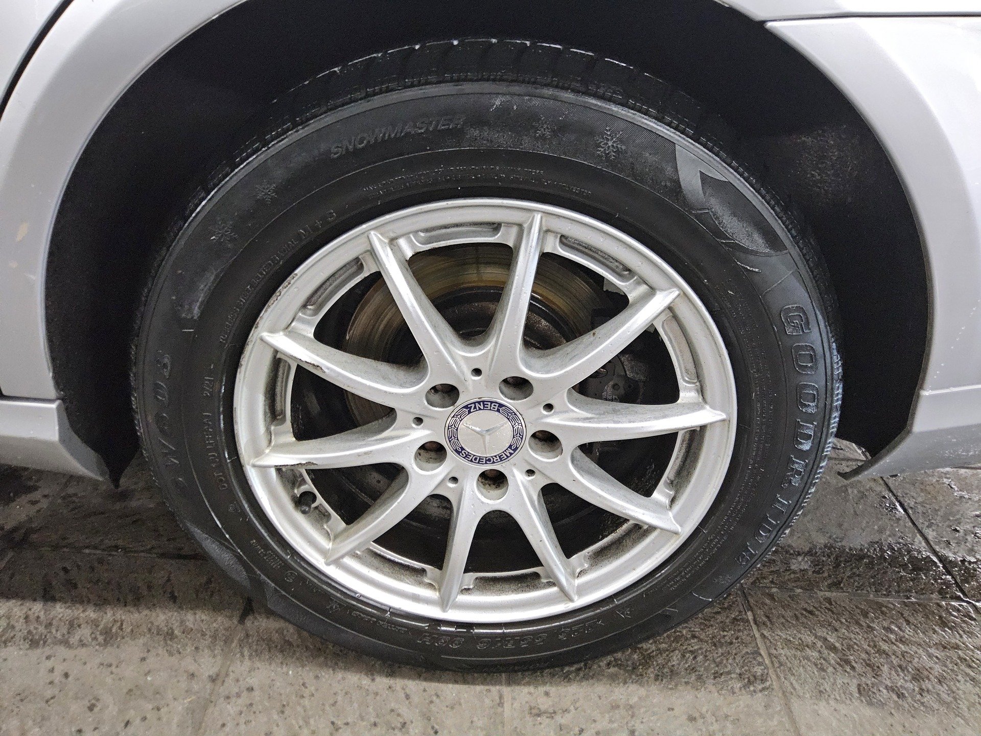 Mercedes-Benz E 220 CDI Navi GSD Xenon 12