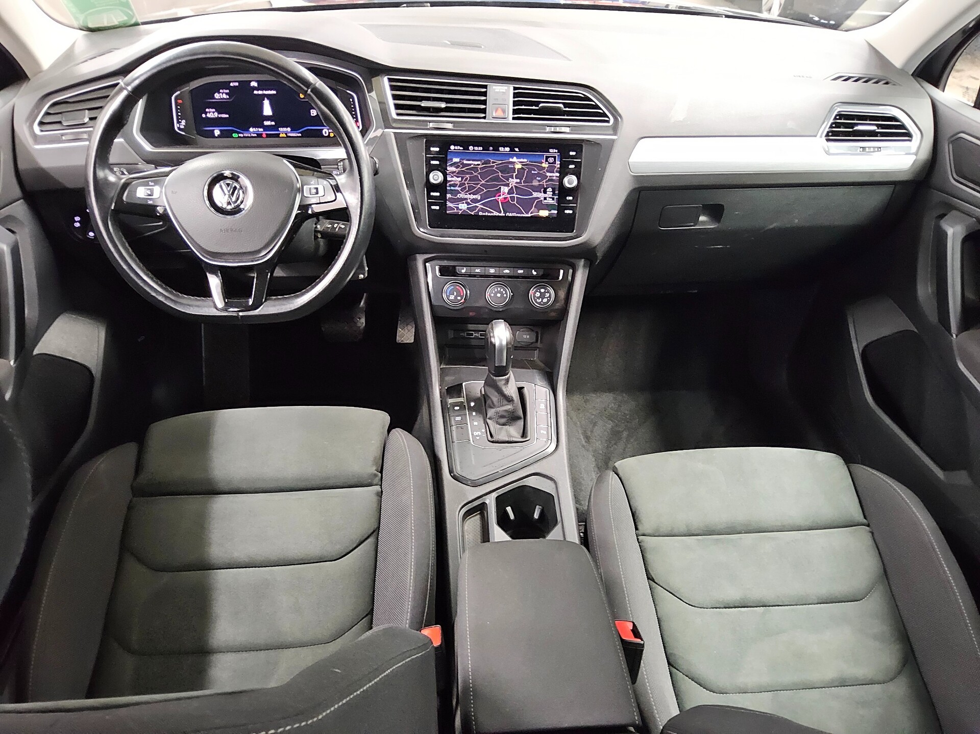 Volkswagen Tiguan 2.0 TDI Comf. Navi AHK AID 5