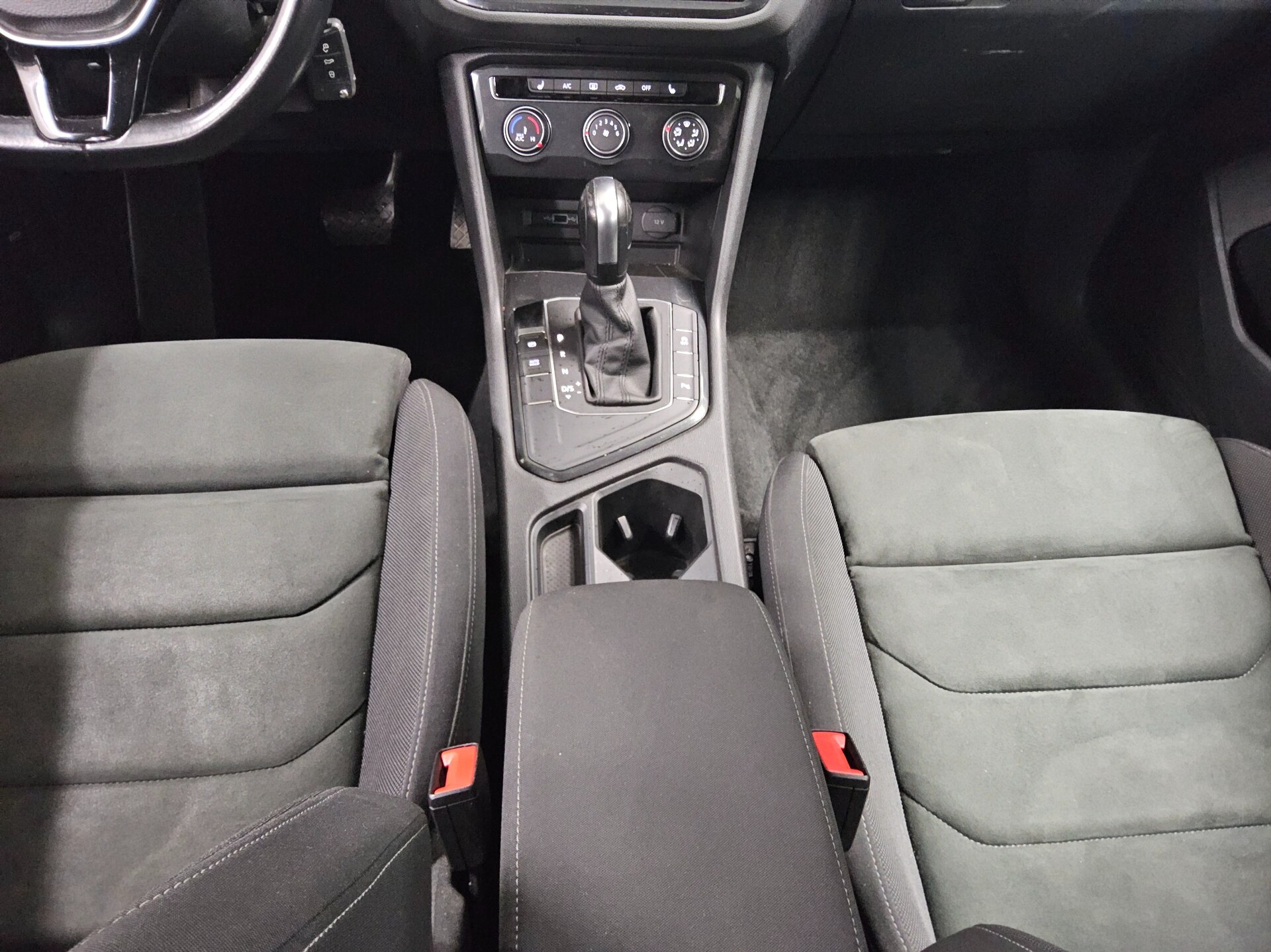 Volkswagen Tiguan 2.0 TDI Comf. Navi AHK AID 6