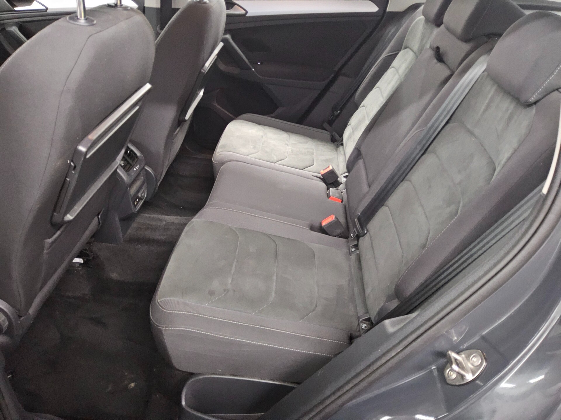 Volkswagen Tiguan 2.0 TDI Comf. Navi AHK AID 13