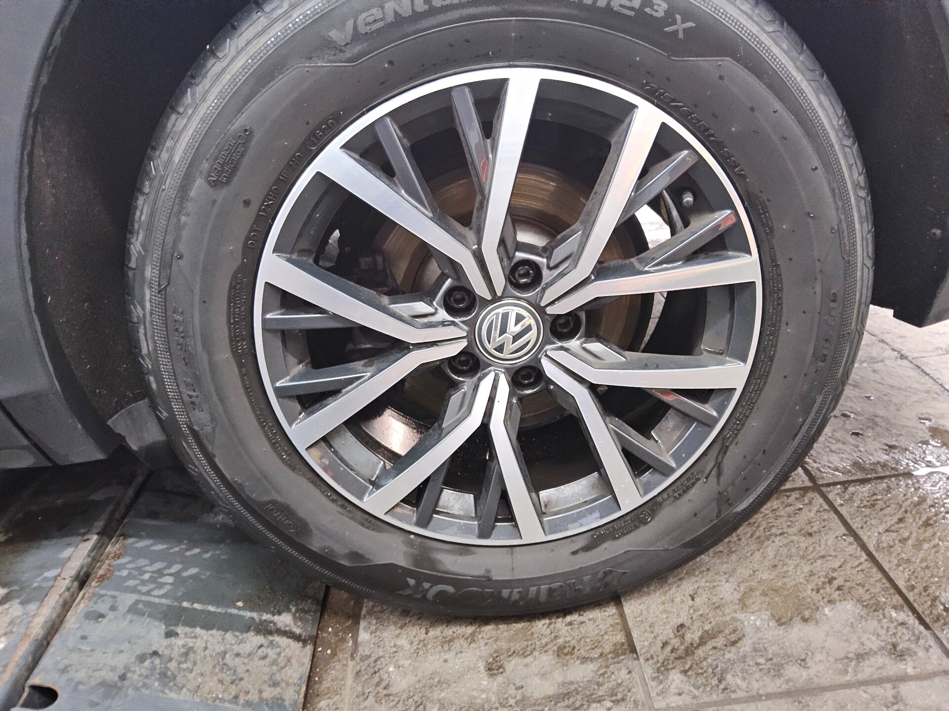 Volkswagen Tiguan 2.0 TDI Comf. Navi AHK AID 11