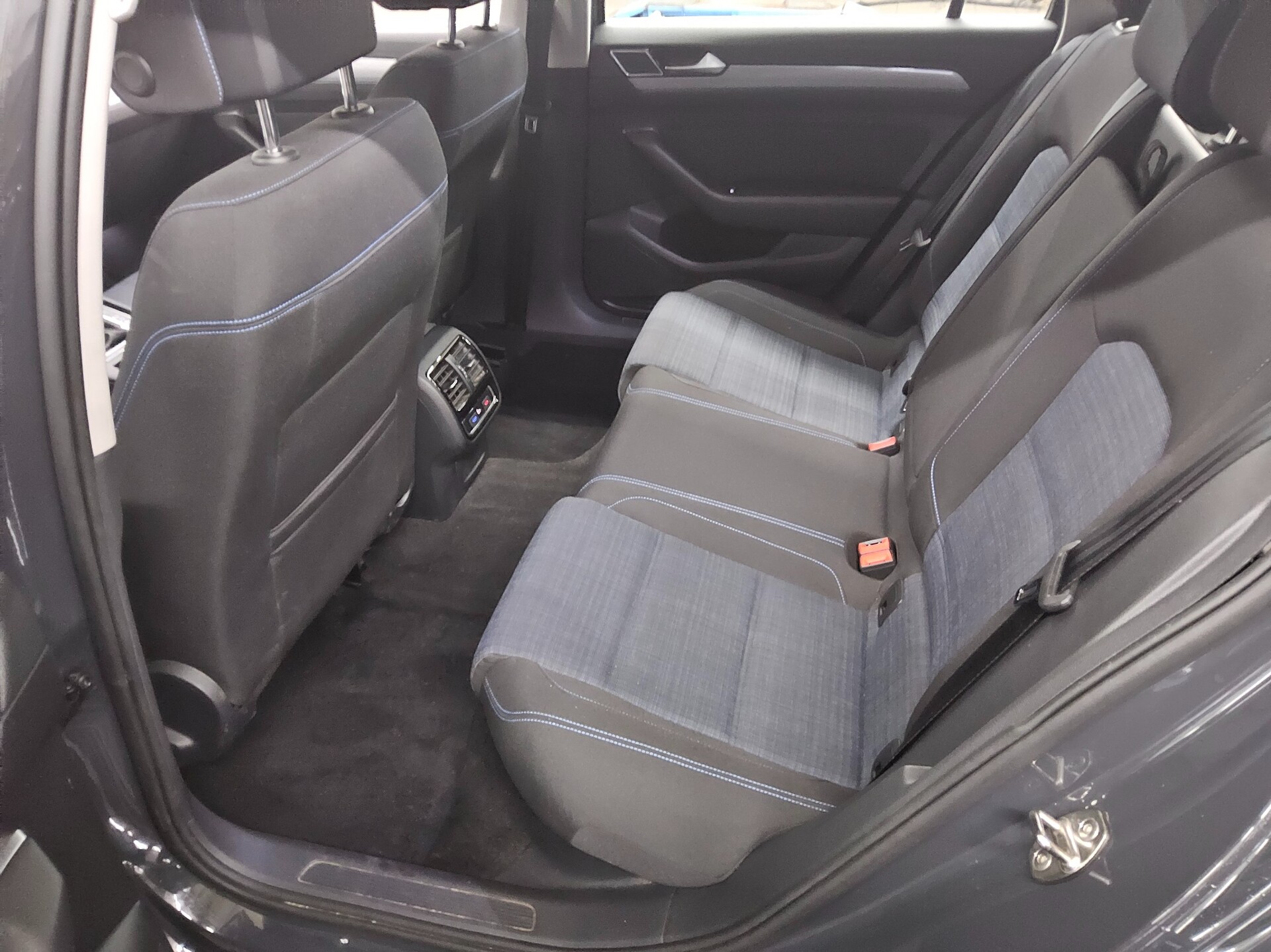 Volkswagen Passat Var. GTE 1.4 TSI Navi LED Ahk RFK ACC 13