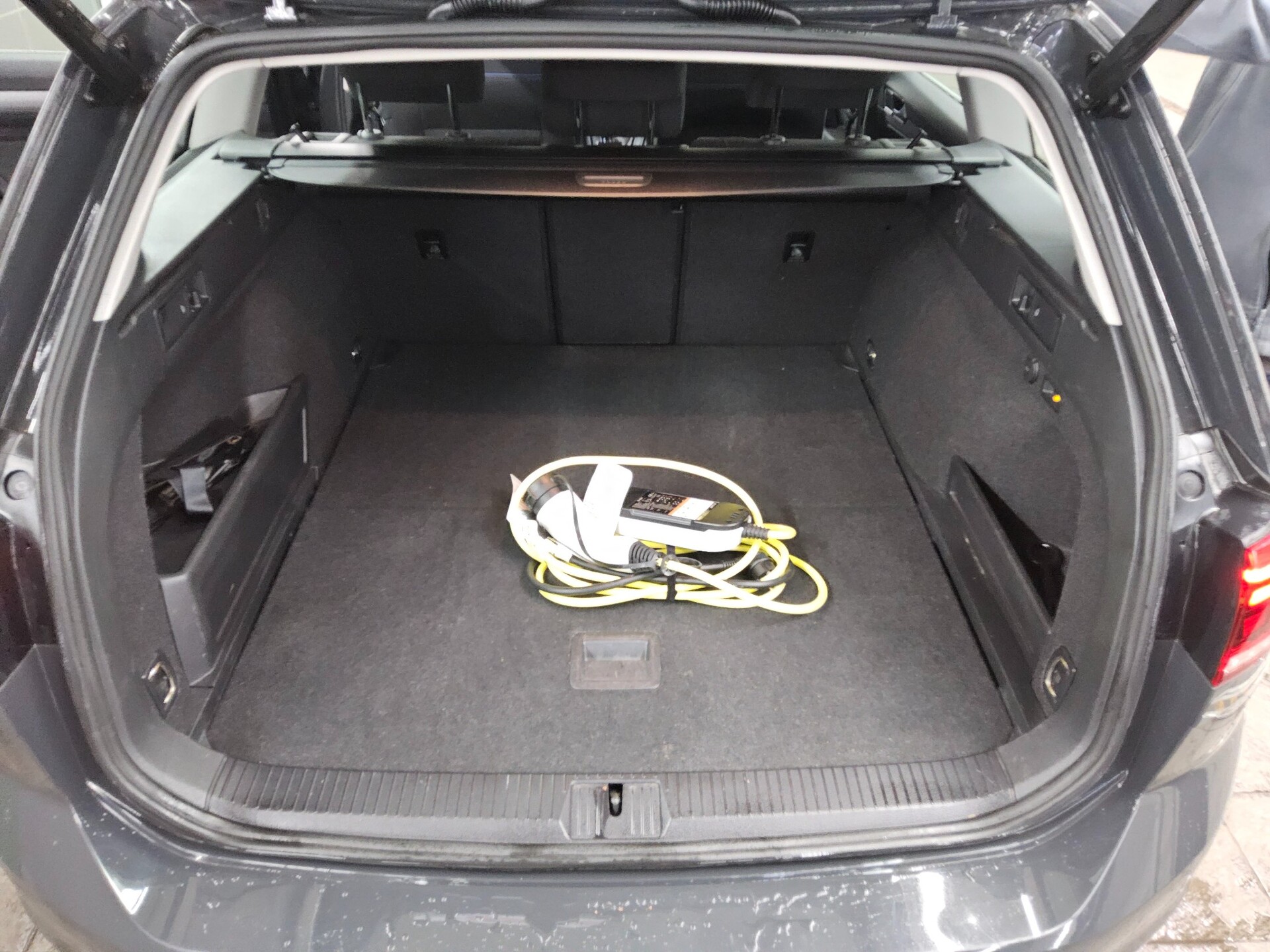 Volkswagen Passat Var. GTE 1.4 TSI Navi LED Ahk RFK ACC 12