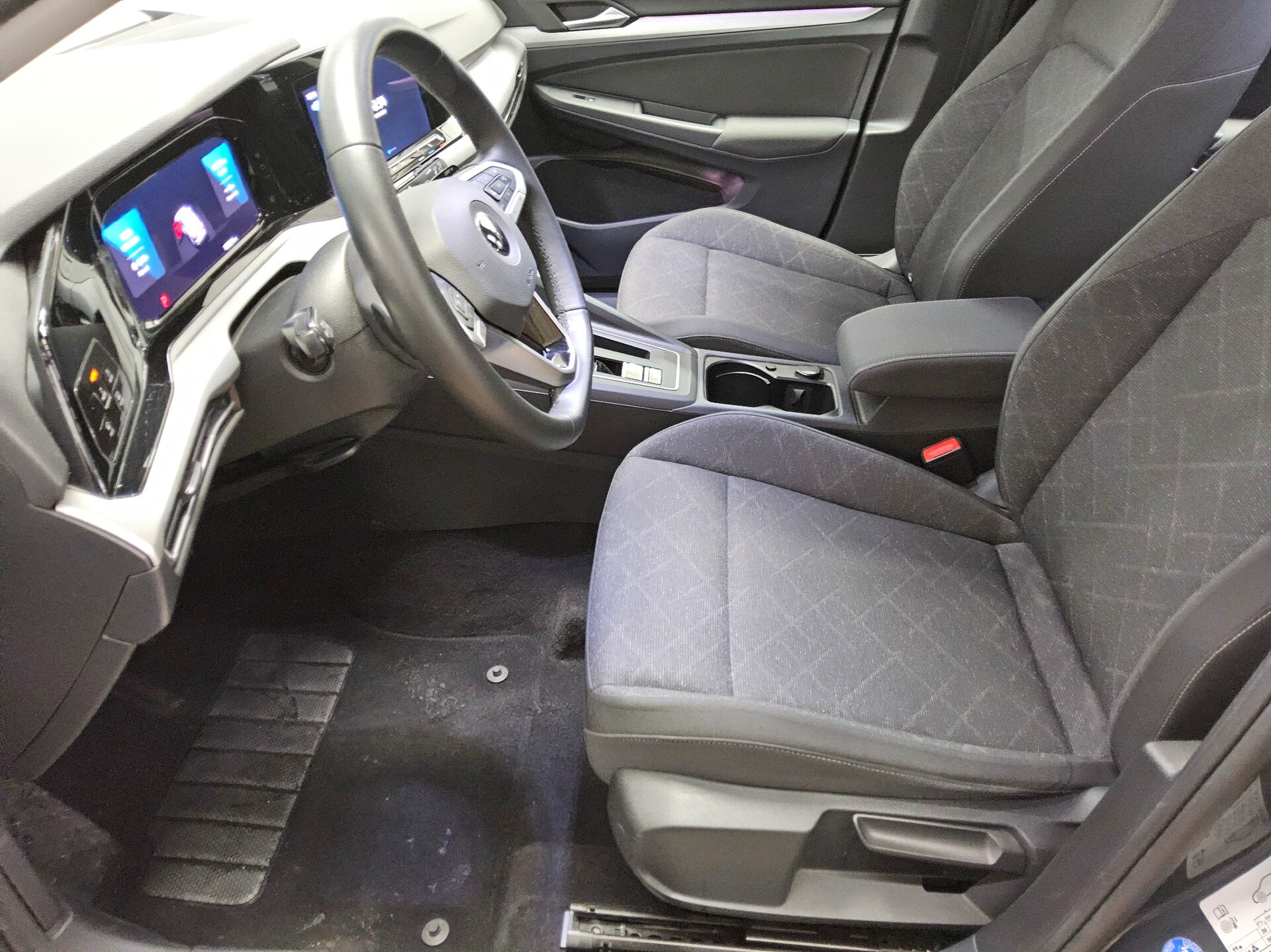 Volkswagen Golf-8 Var. 2.0 TDI Life Navi LED DC AHK ACC PDC 9