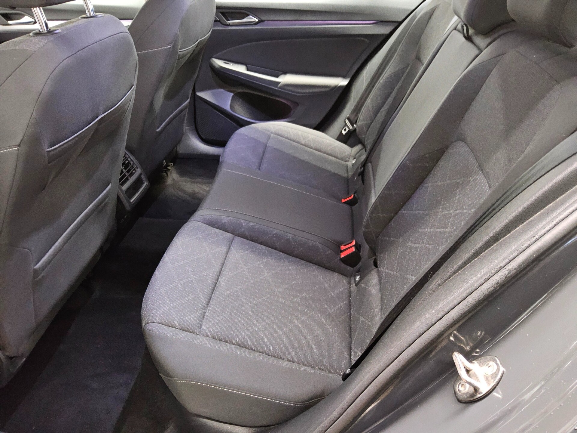 Volkswagen Golf-8 Var. 2.0 TDI Life Navi LED DC AHK ACC PDC 13