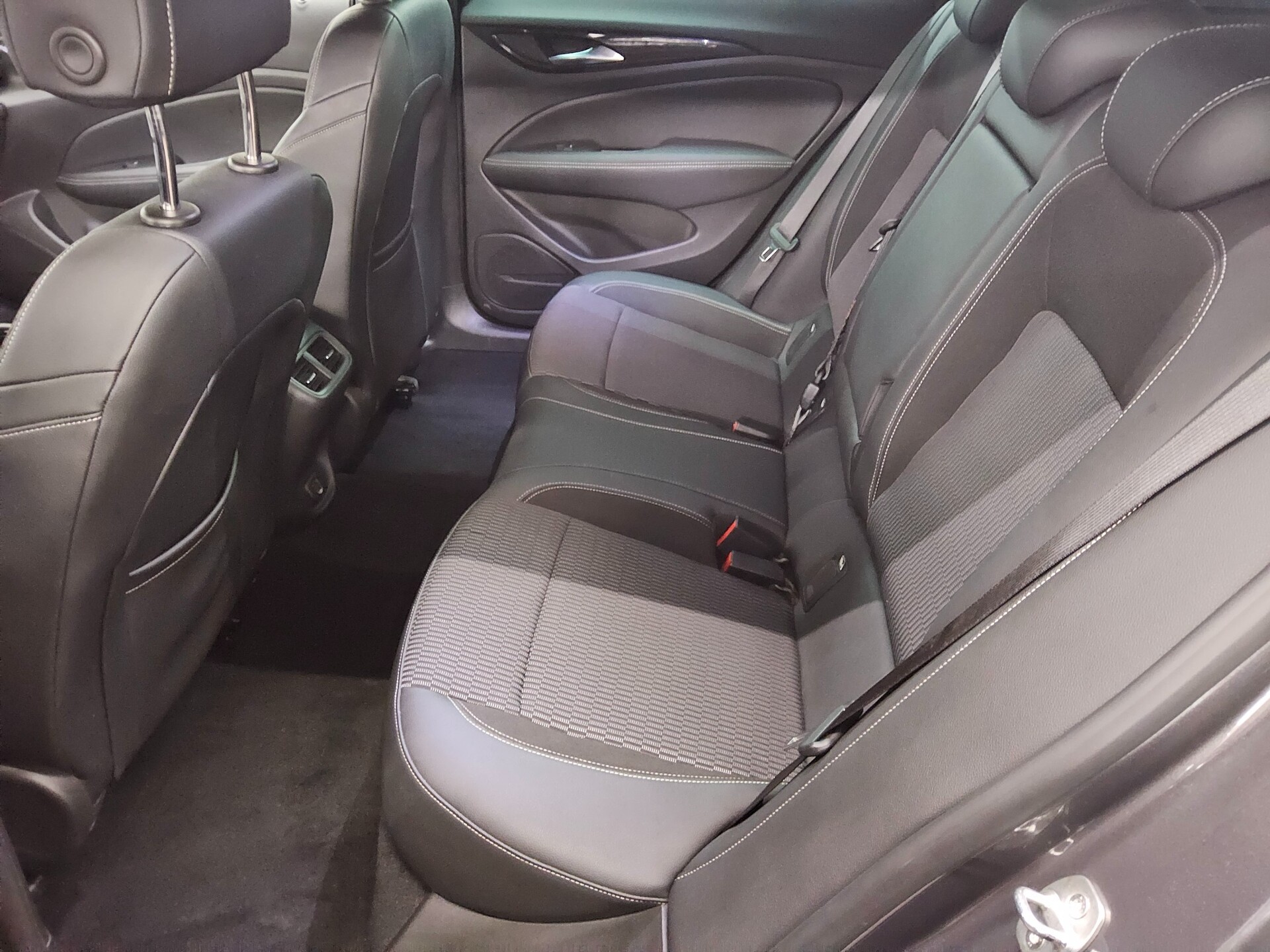 Opel Insignia ST 2.0 D Business Ed. Navi LED HuD AHK 13