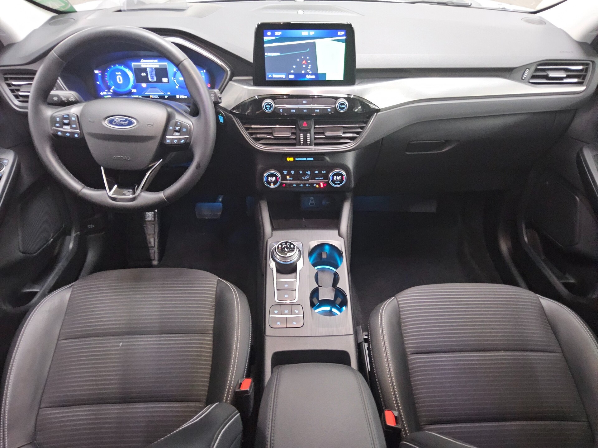 Ford Kuga 1.5 EB Titanium X Navi LED Pano DC B&O AHK 5