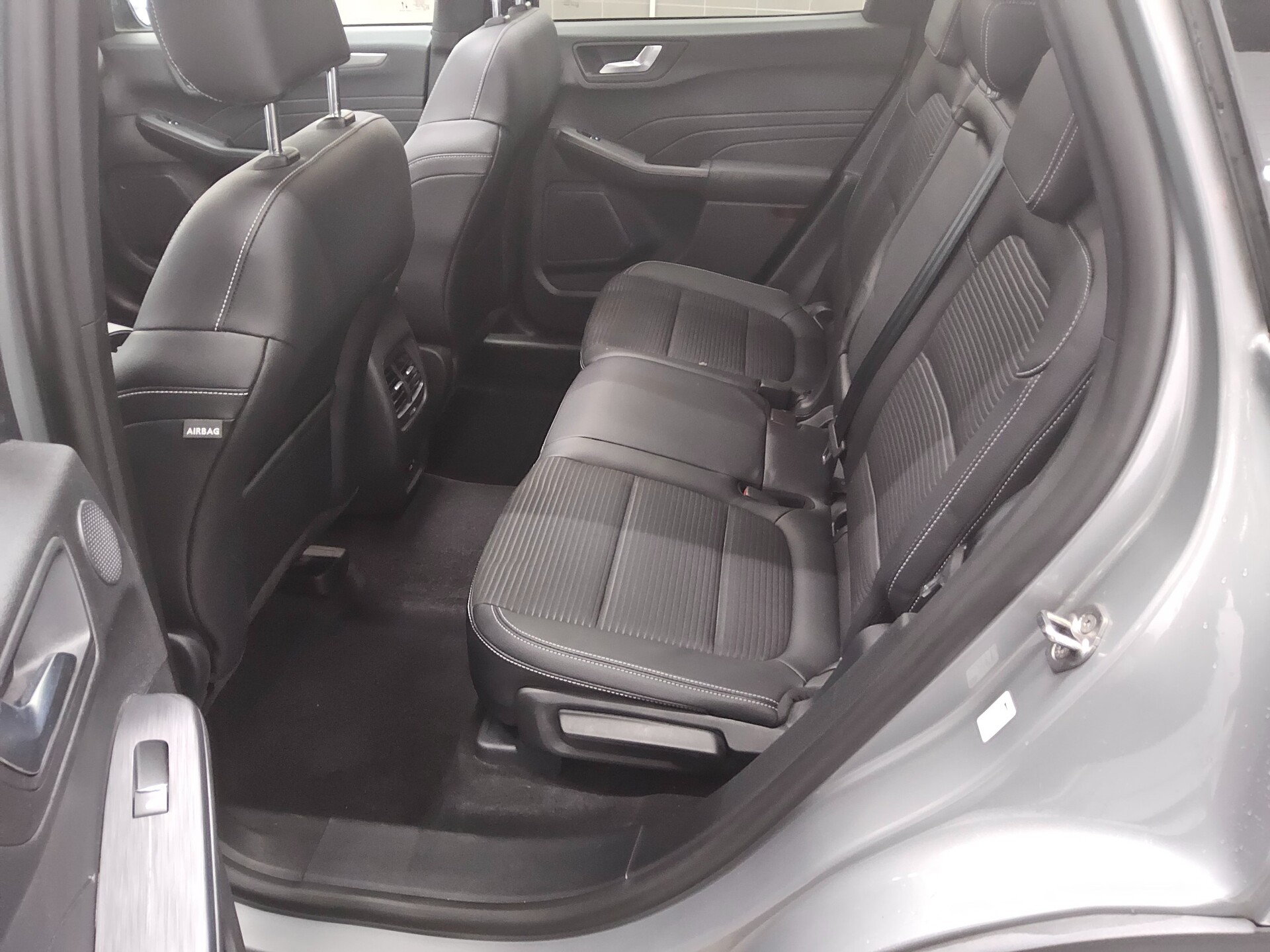 Ford Kuga 1.5 EB Titanium X Navi LED Pano DC B&O AHK 13